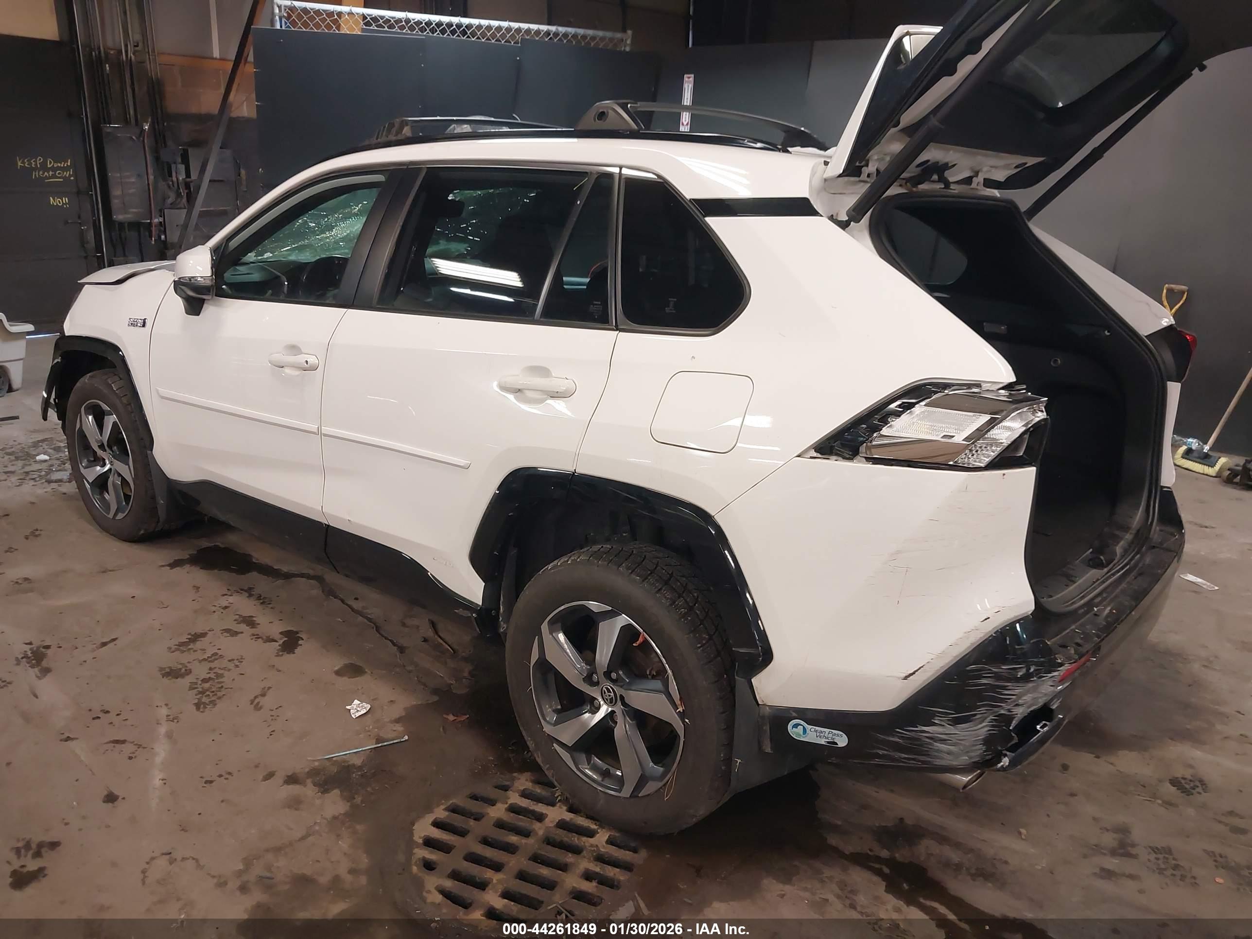 TOYOTA RAV4 image 3