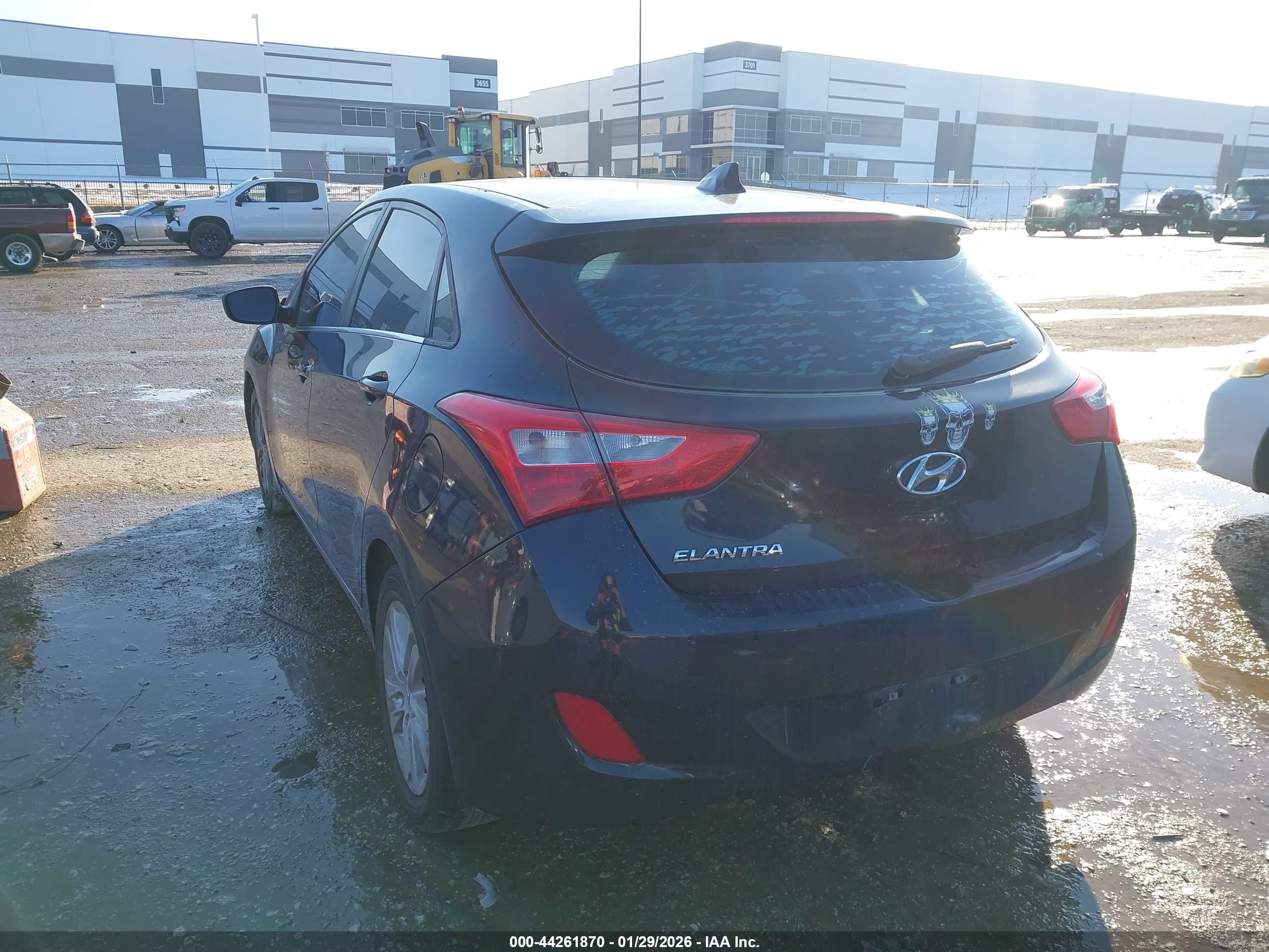 HYUNDAI ELANTRA image 3