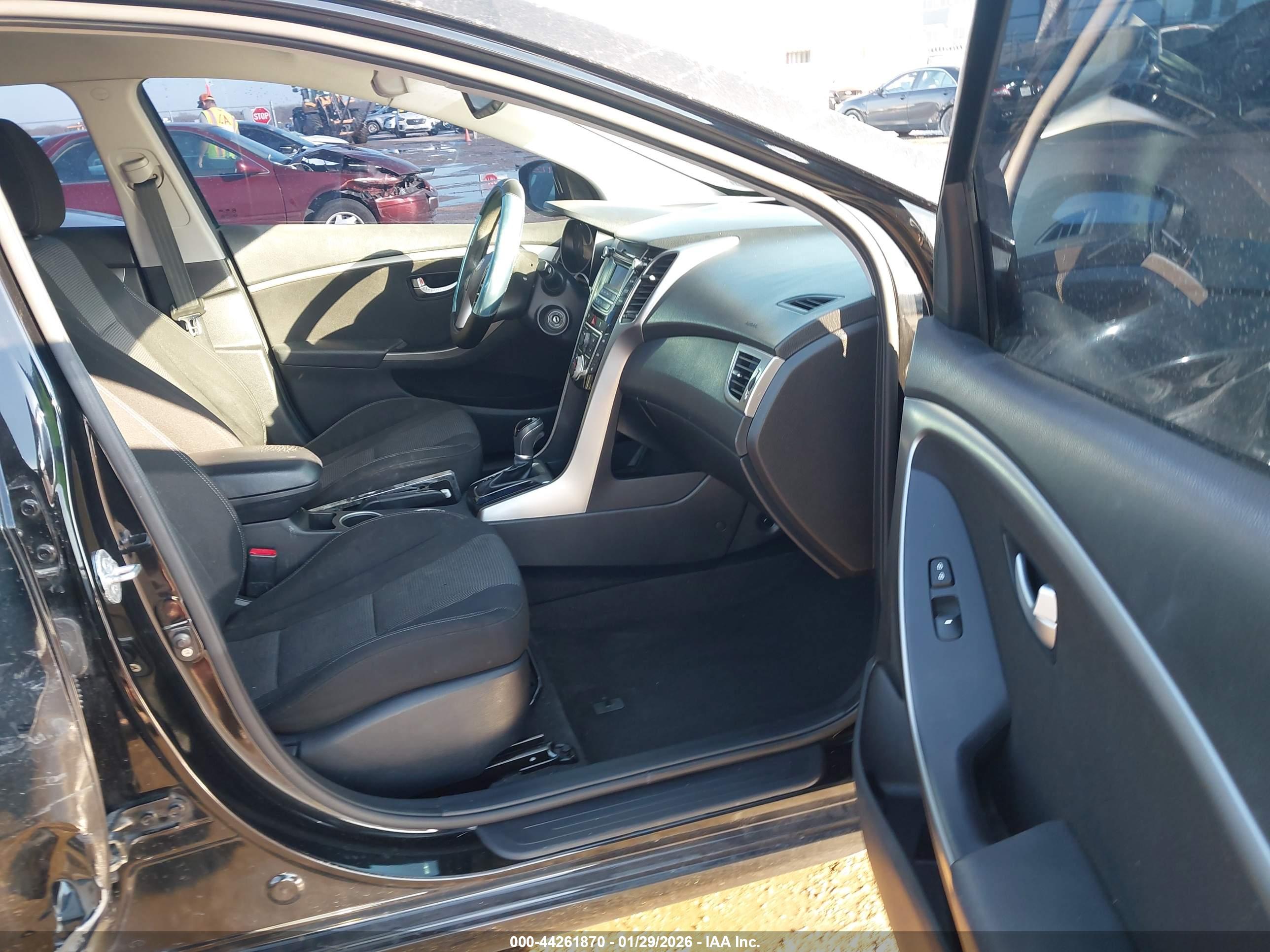 HYUNDAI ELANTRA image 5
