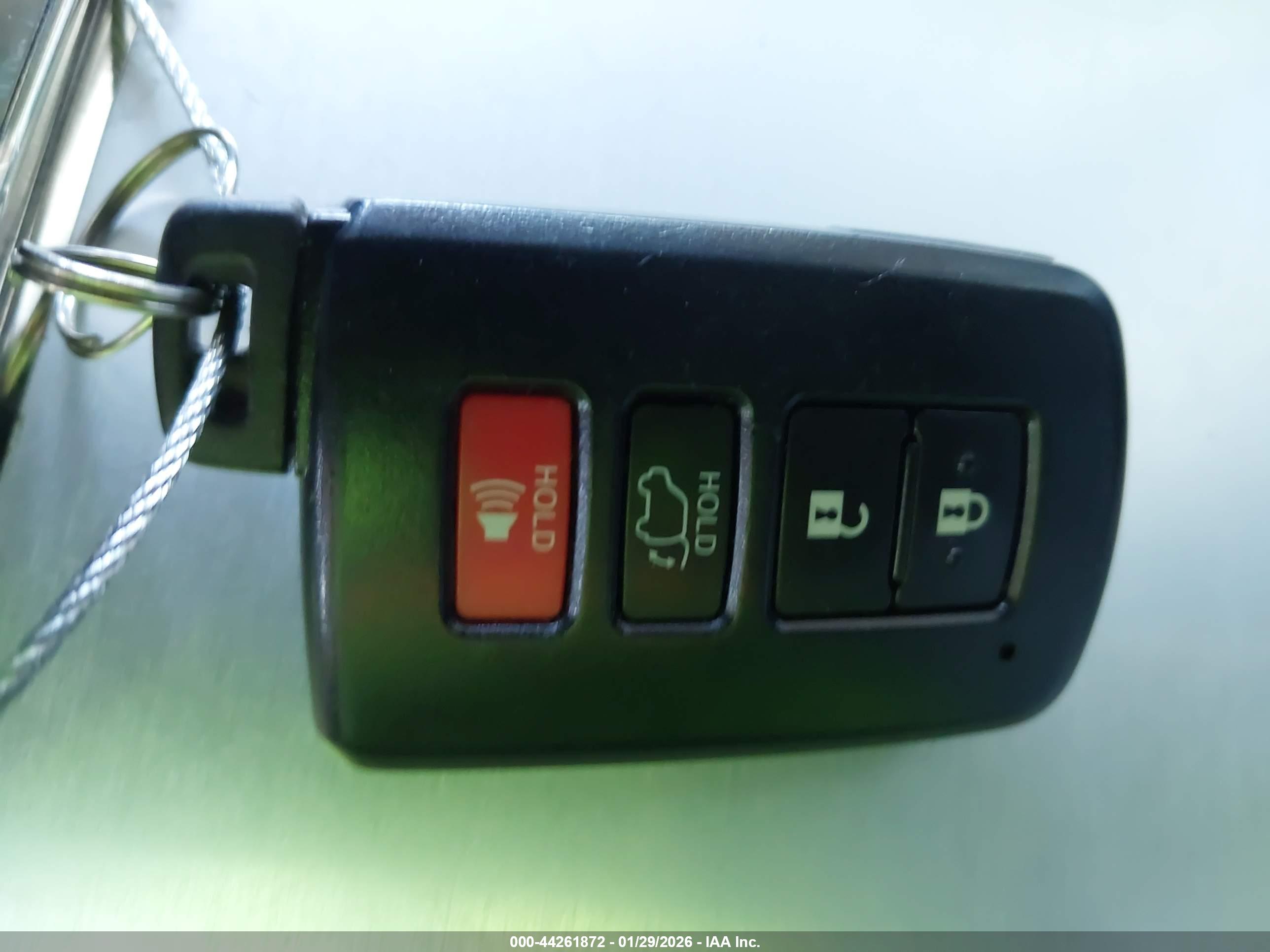 TOYOTA RAV4 image 11
