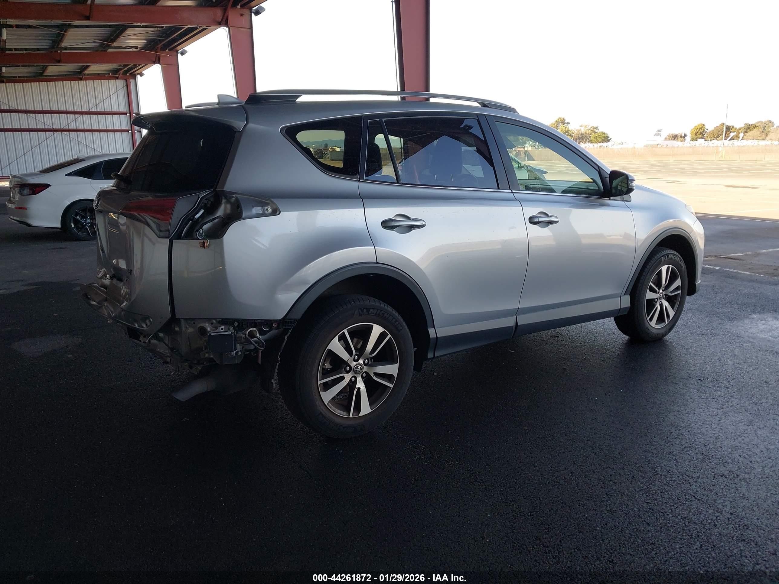 TOYOTA RAV4 image 4