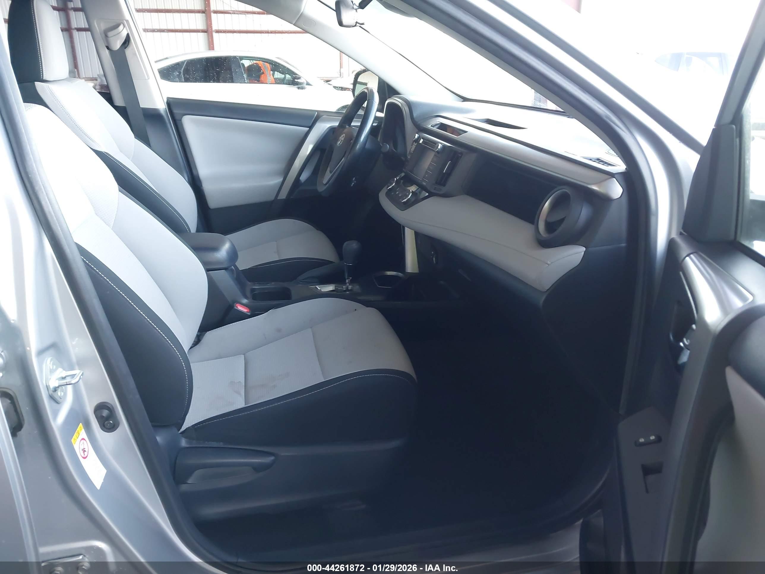 TOYOTA RAV4 image 5