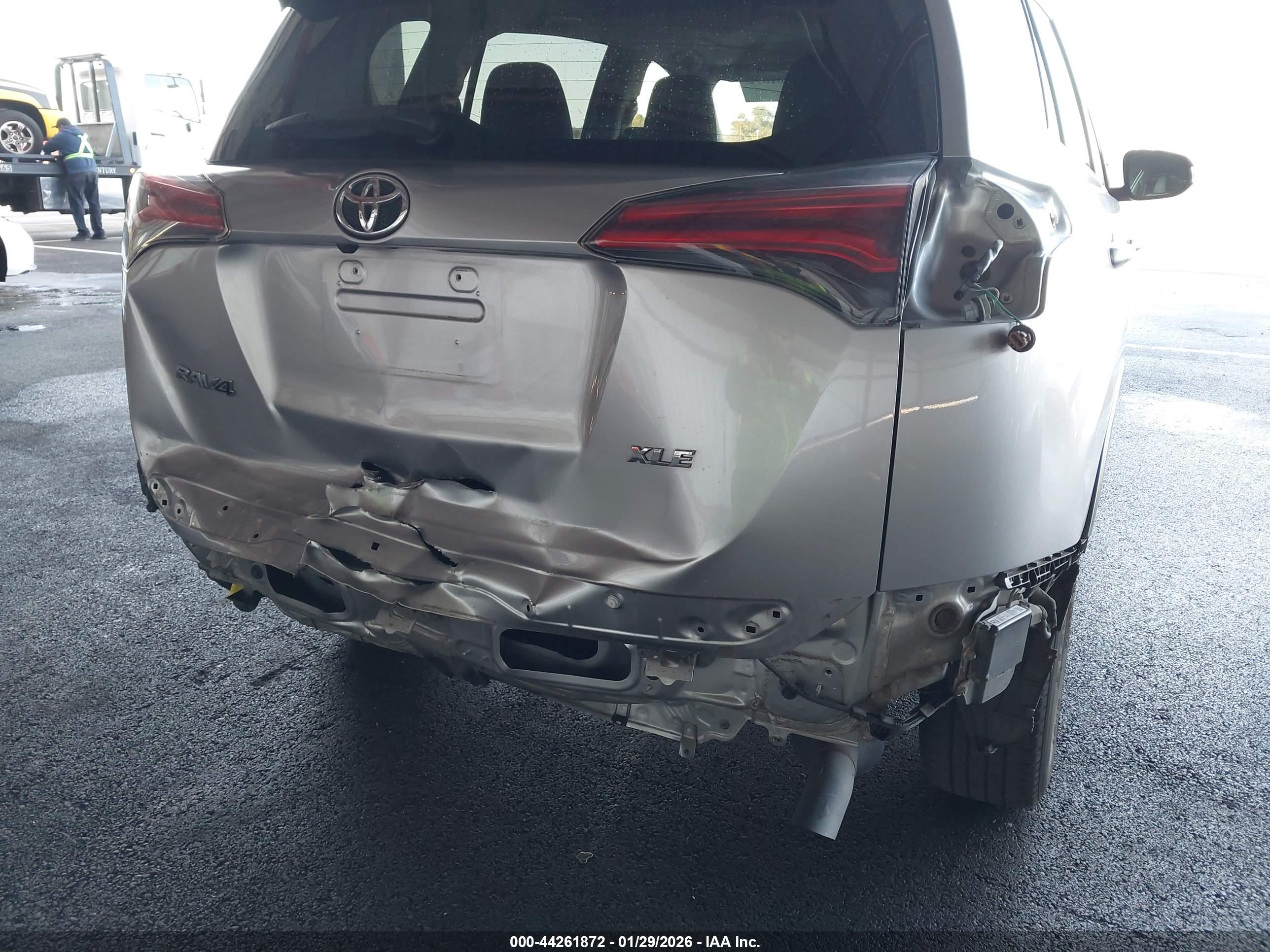 TOYOTA RAV4 image 6