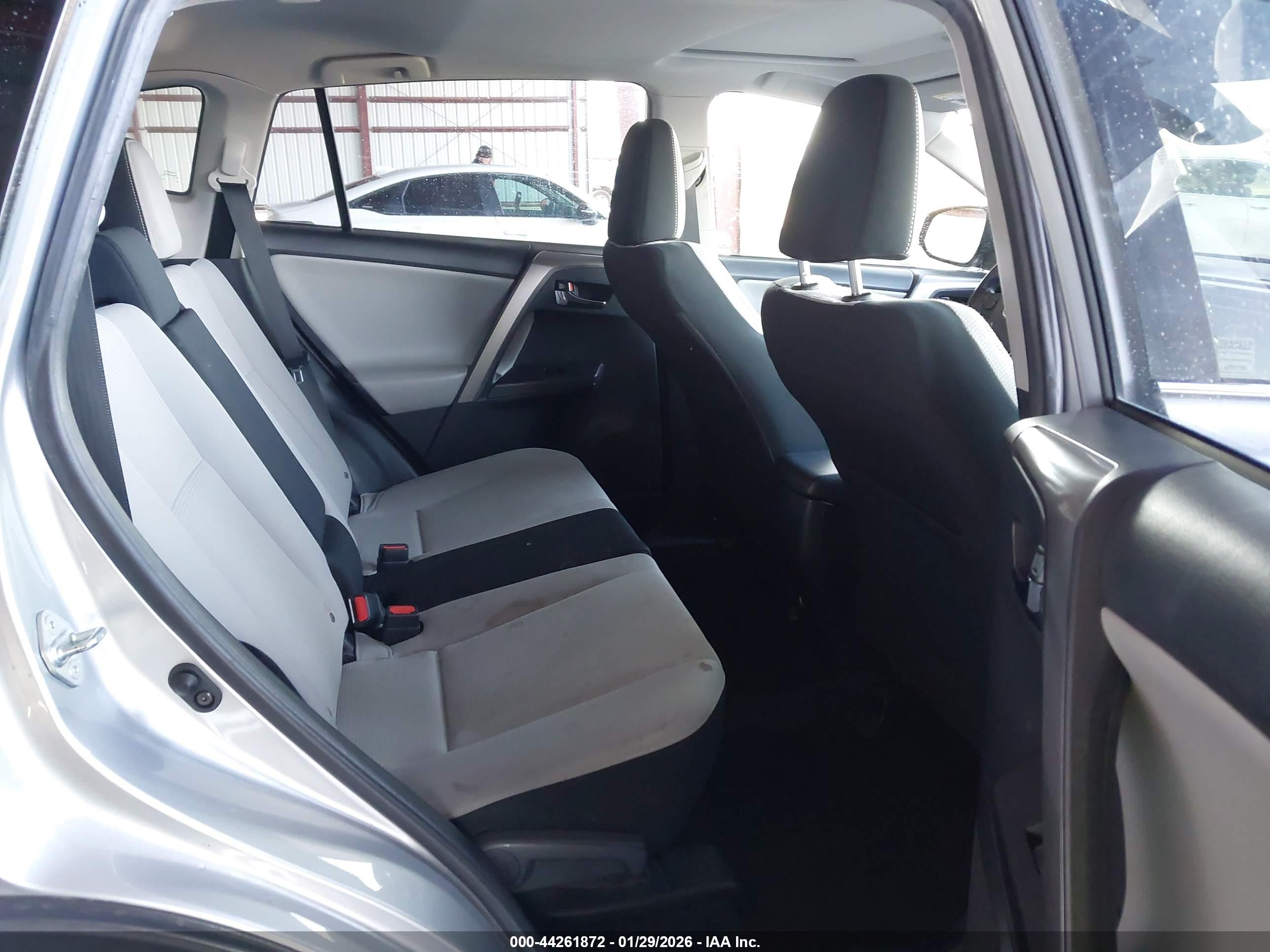 TOYOTA RAV4 image 8