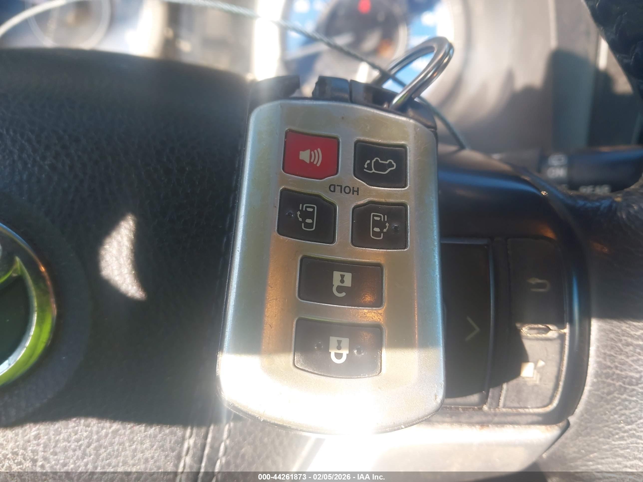 TOYOTA SIENNA image 11