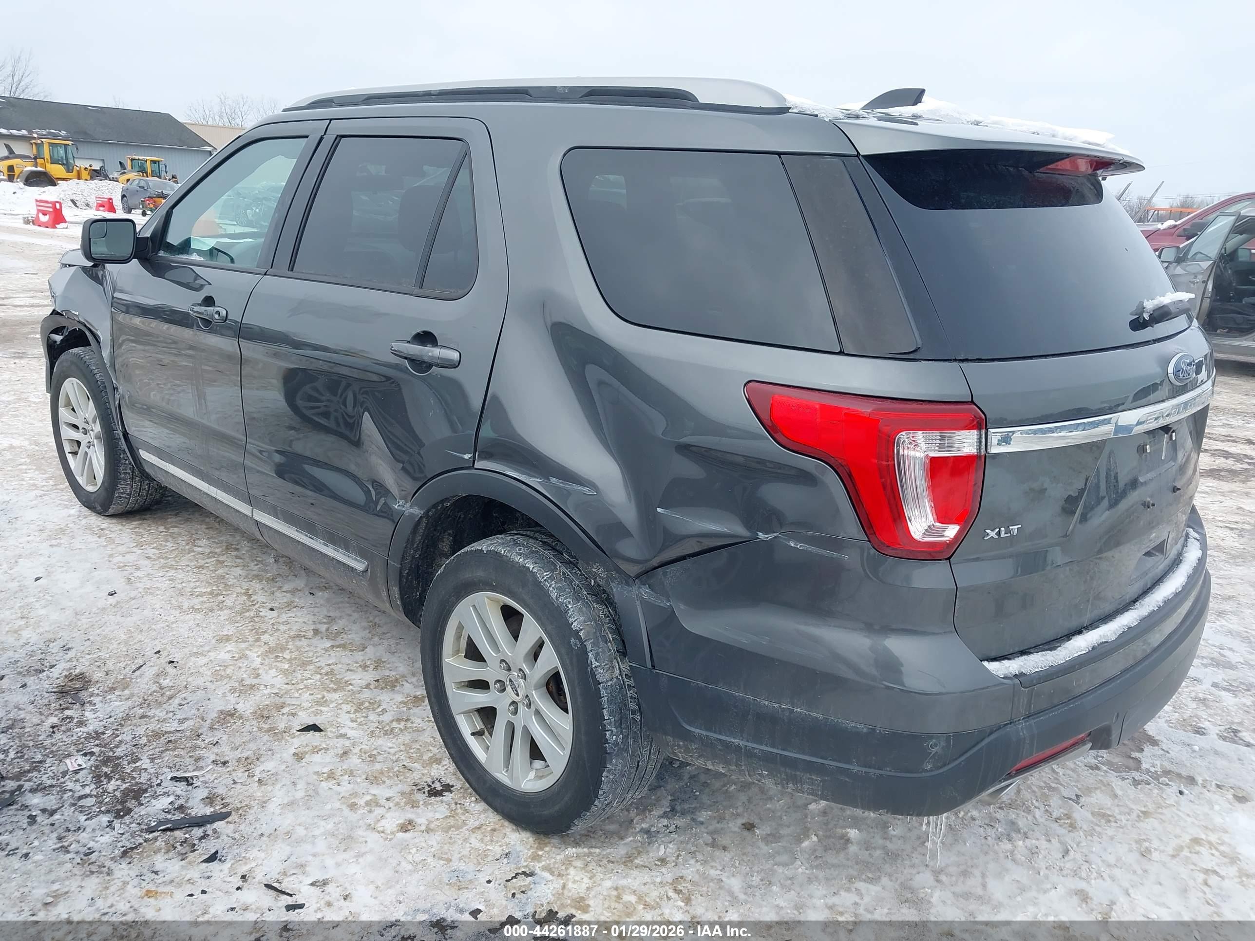 FORD EXPLORER image 3