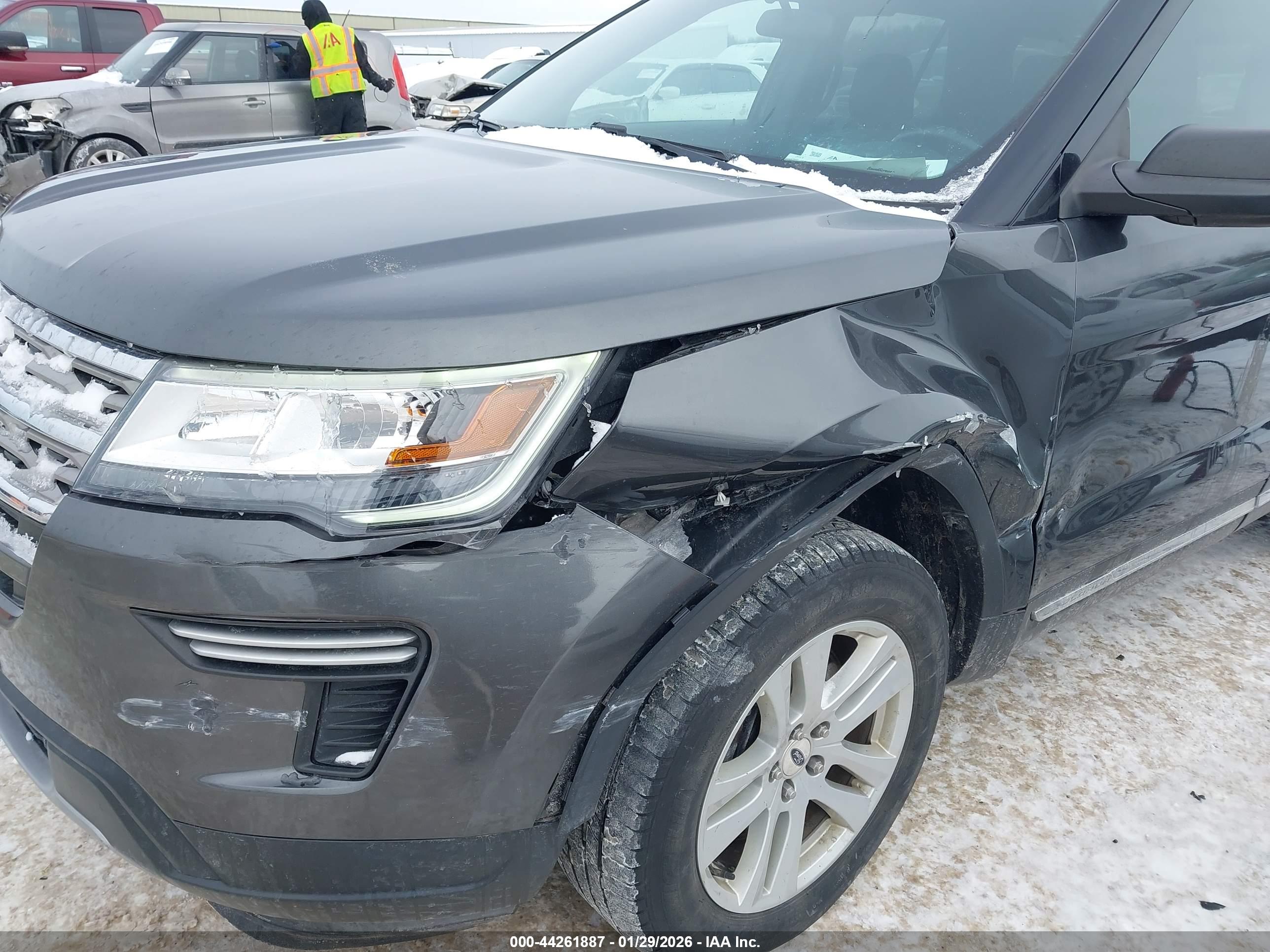 FORD EXPLORER image 6