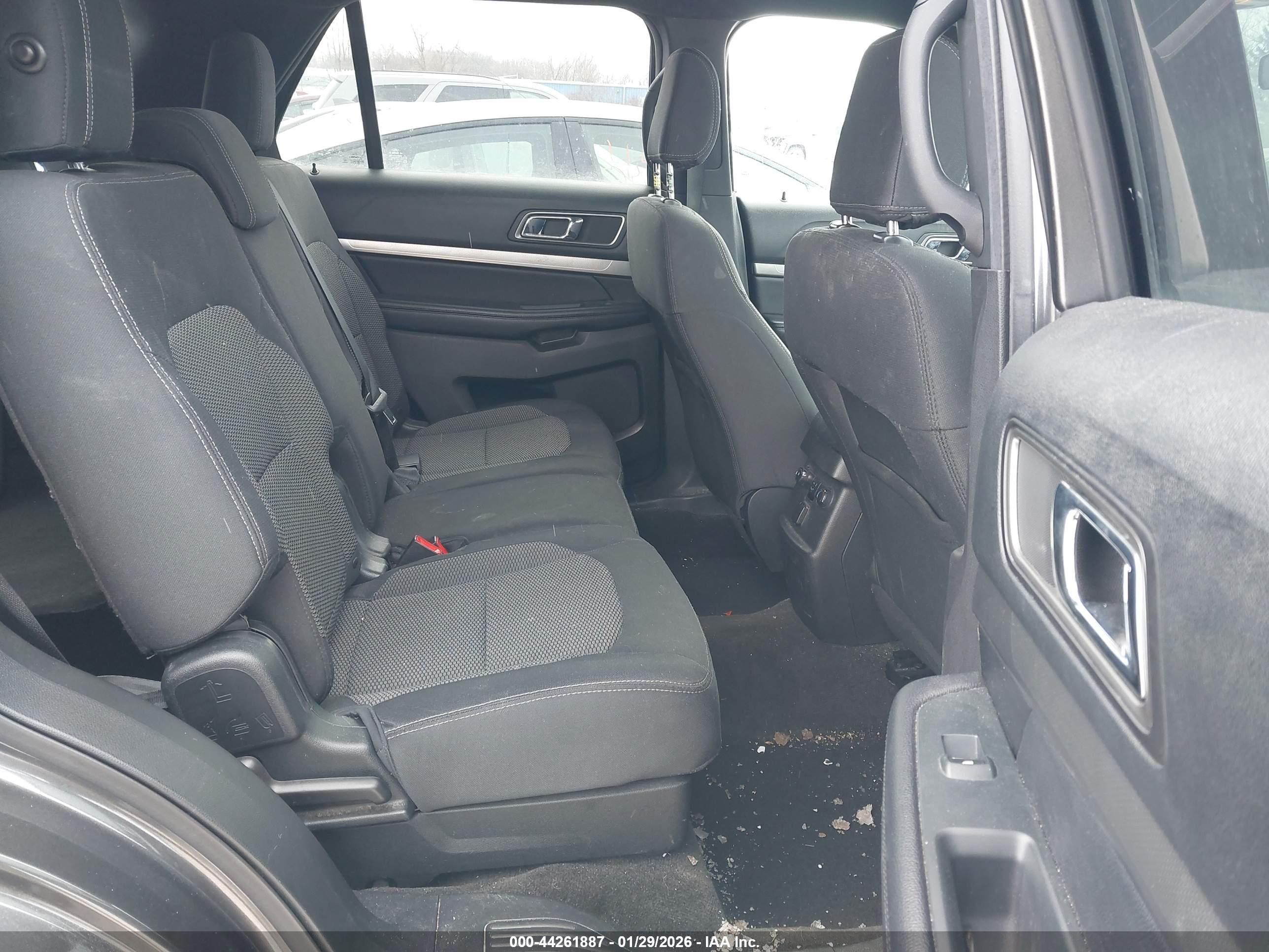 FORD EXPLORER image 8
