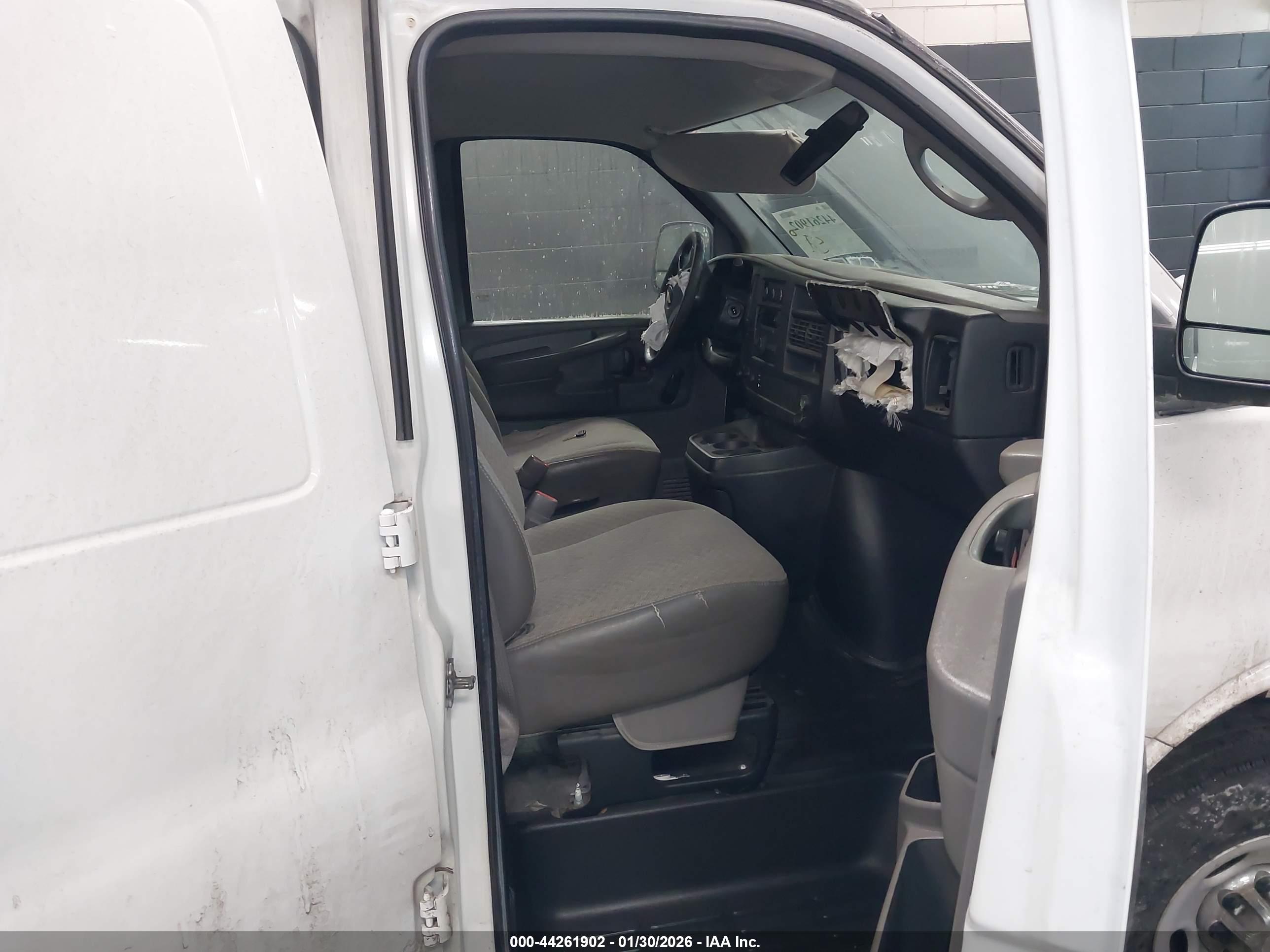 CHEVROLET EXPRESS image 5