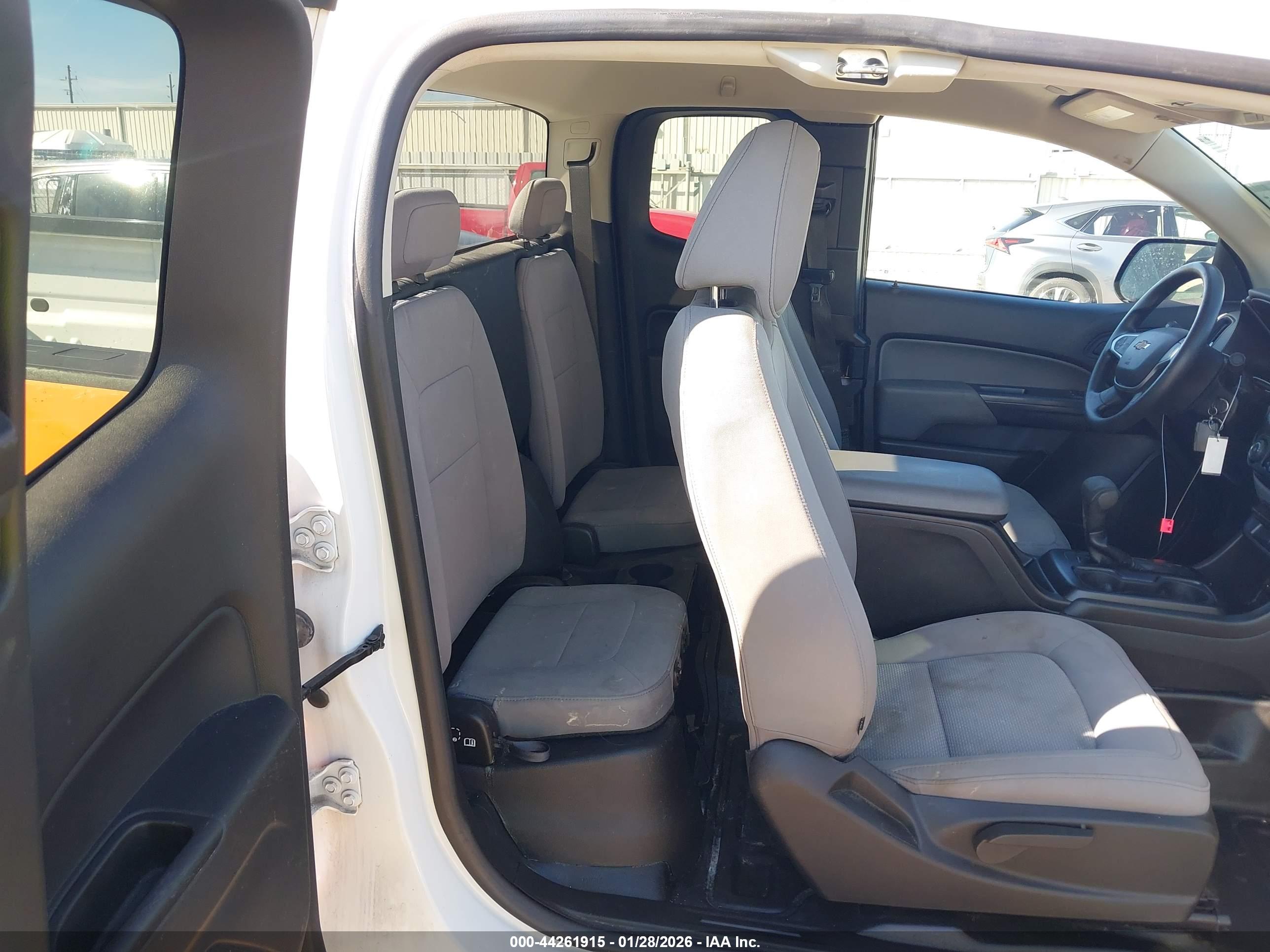 CHEVROLET COLORADO image 8