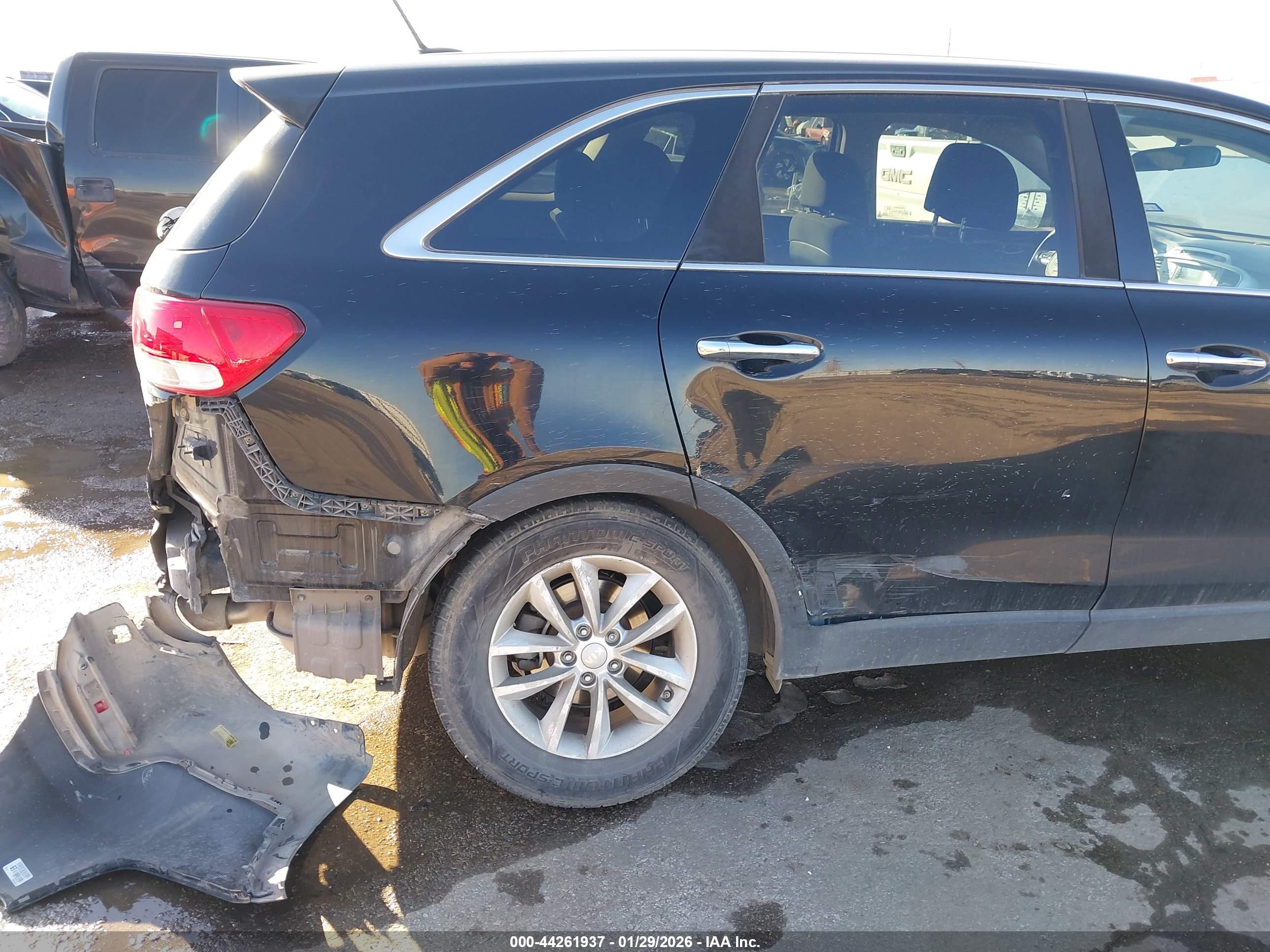 KIA SORENTO image 6