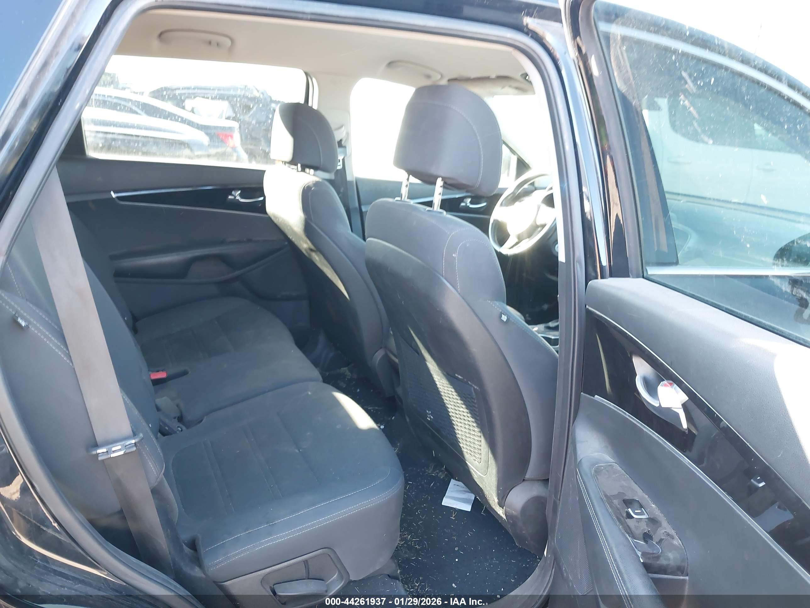 KIA SORENTO image 8