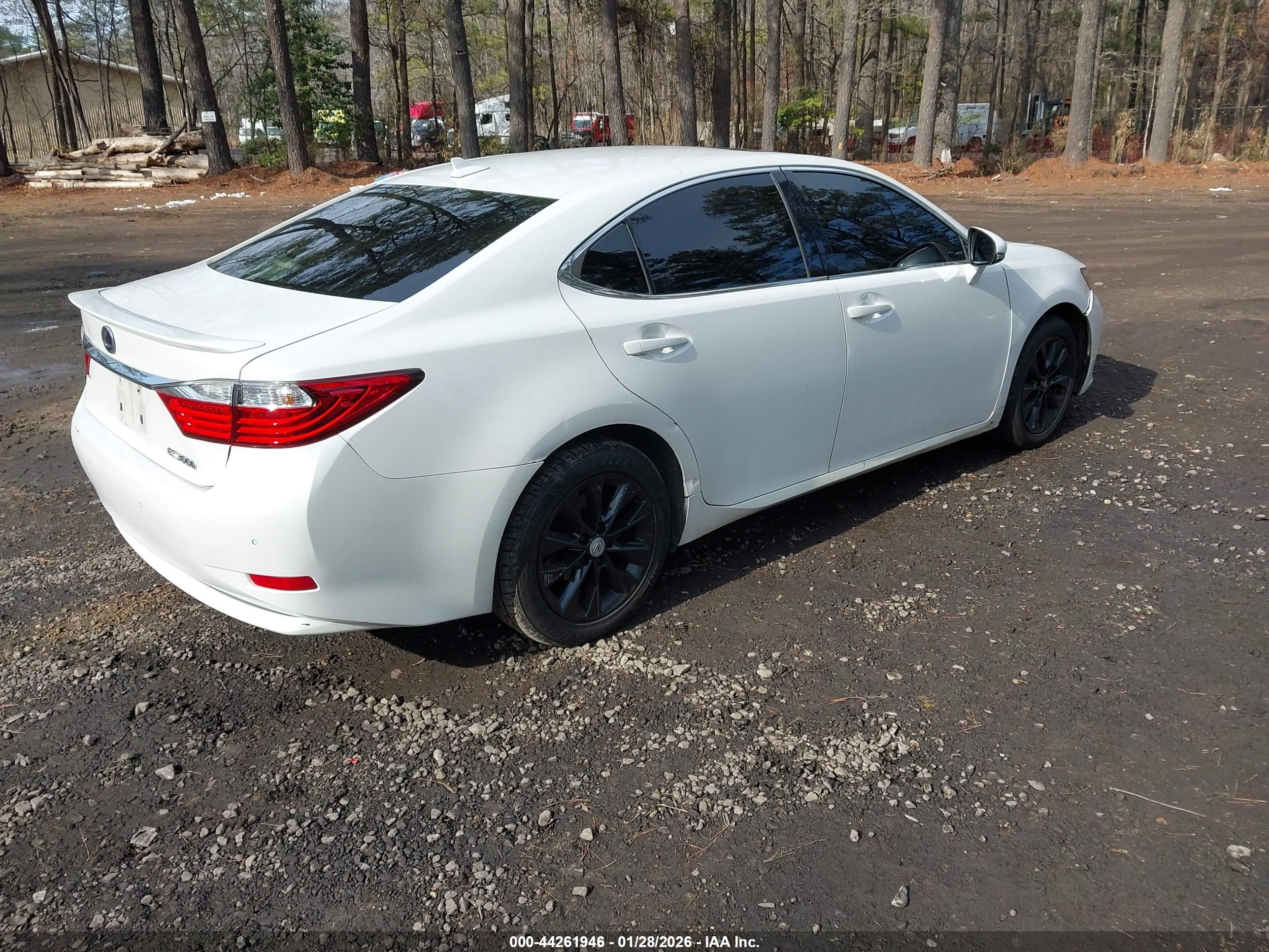 LEXUS ES image 4