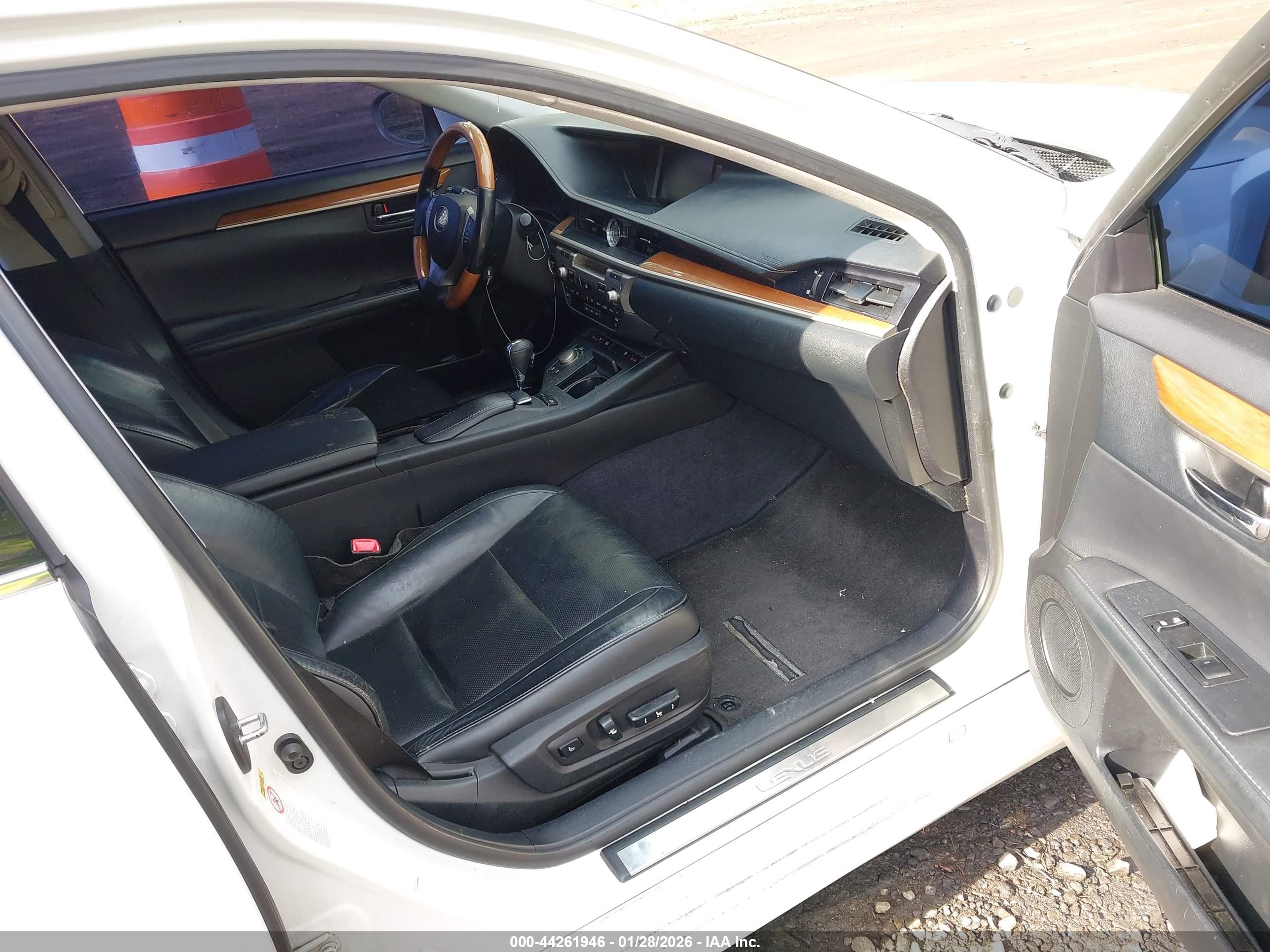 LEXUS ES image 5