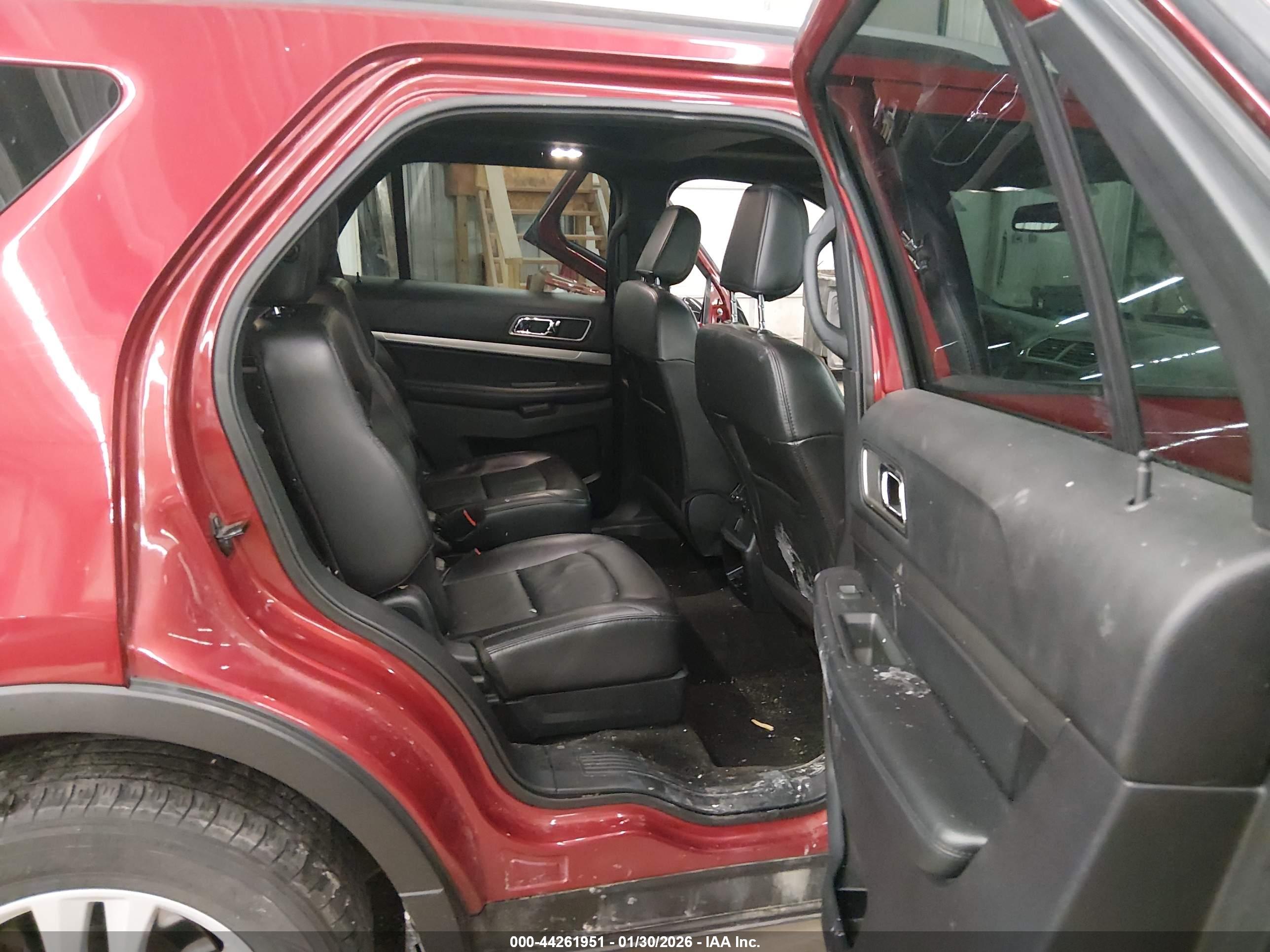 FORD EXPLORER image 8