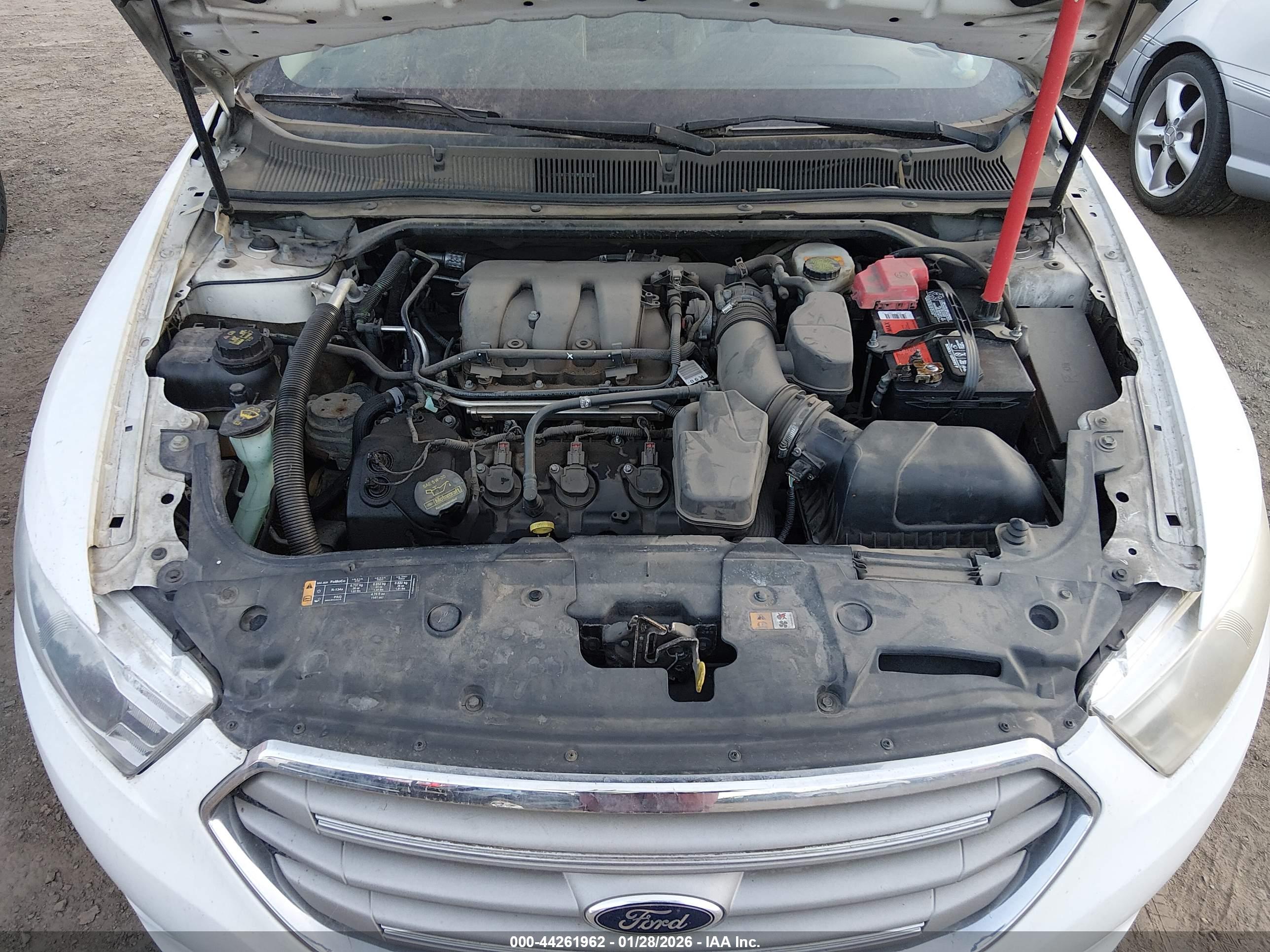 FORD TAURUS image 10