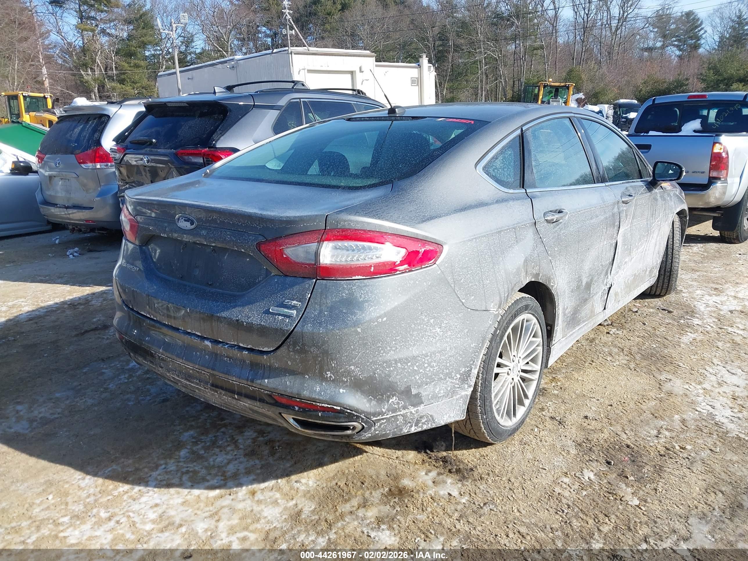 FORD FUSION image 4