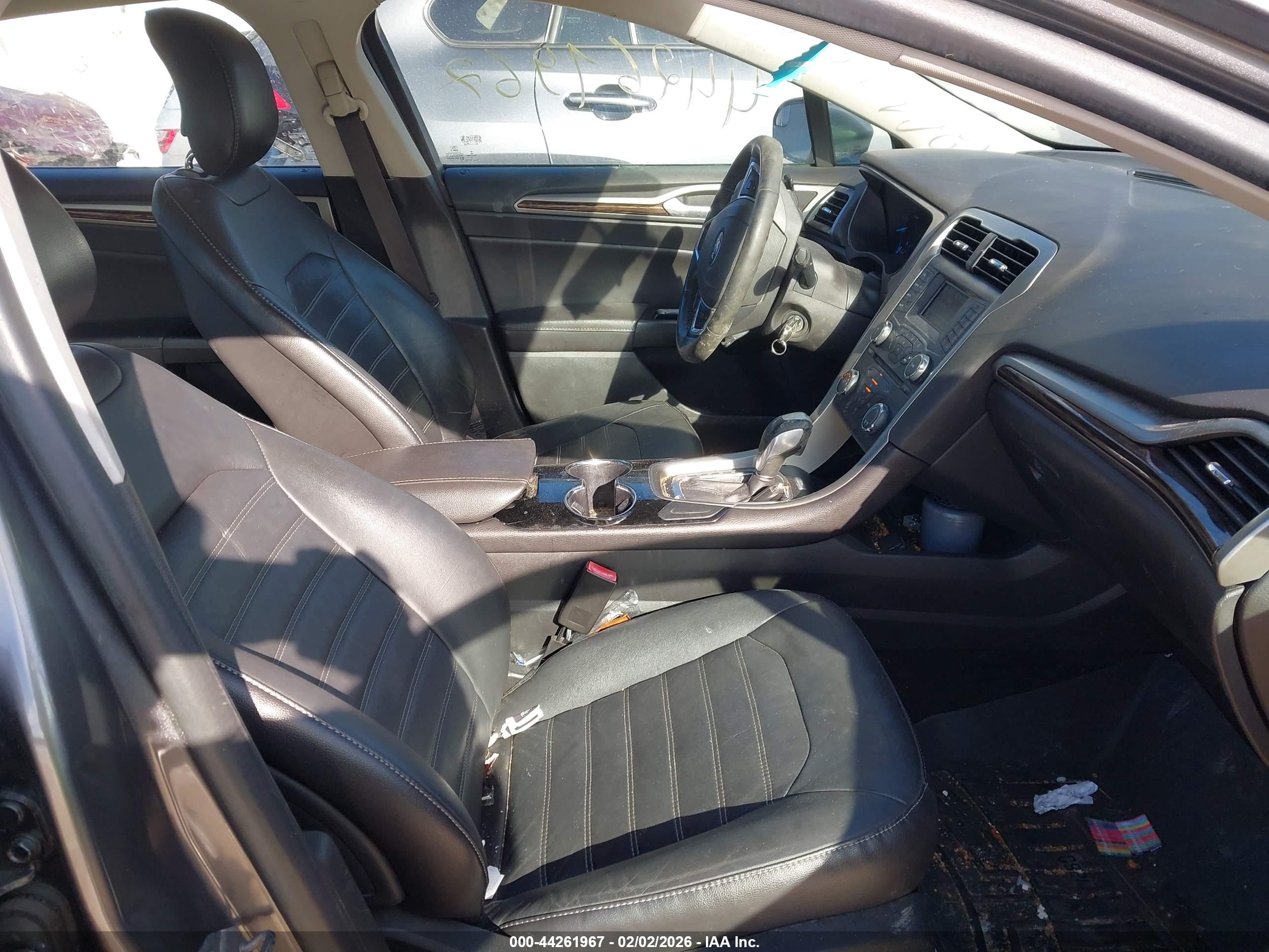 FORD FUSION image 5