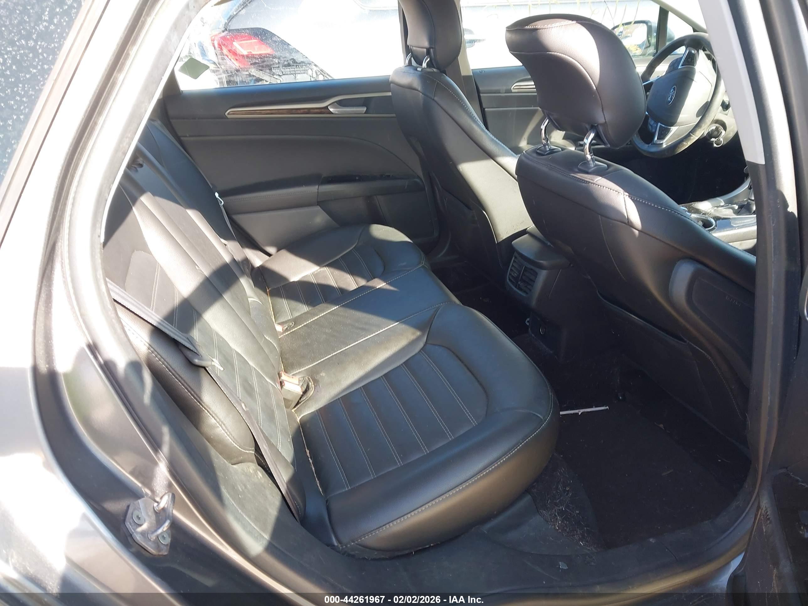 FORD FUSION image 8
