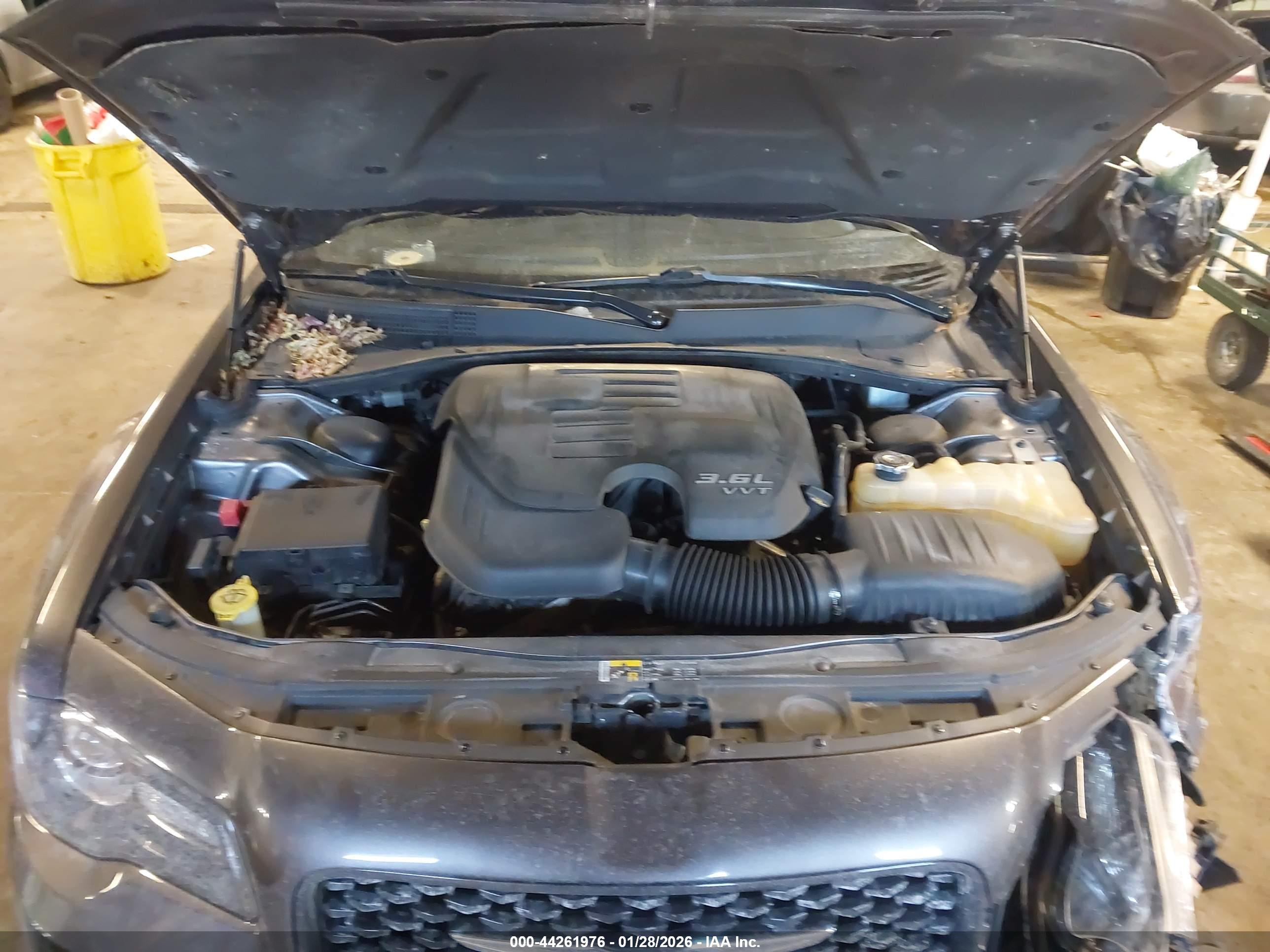 CHRYSLER 300 image 10