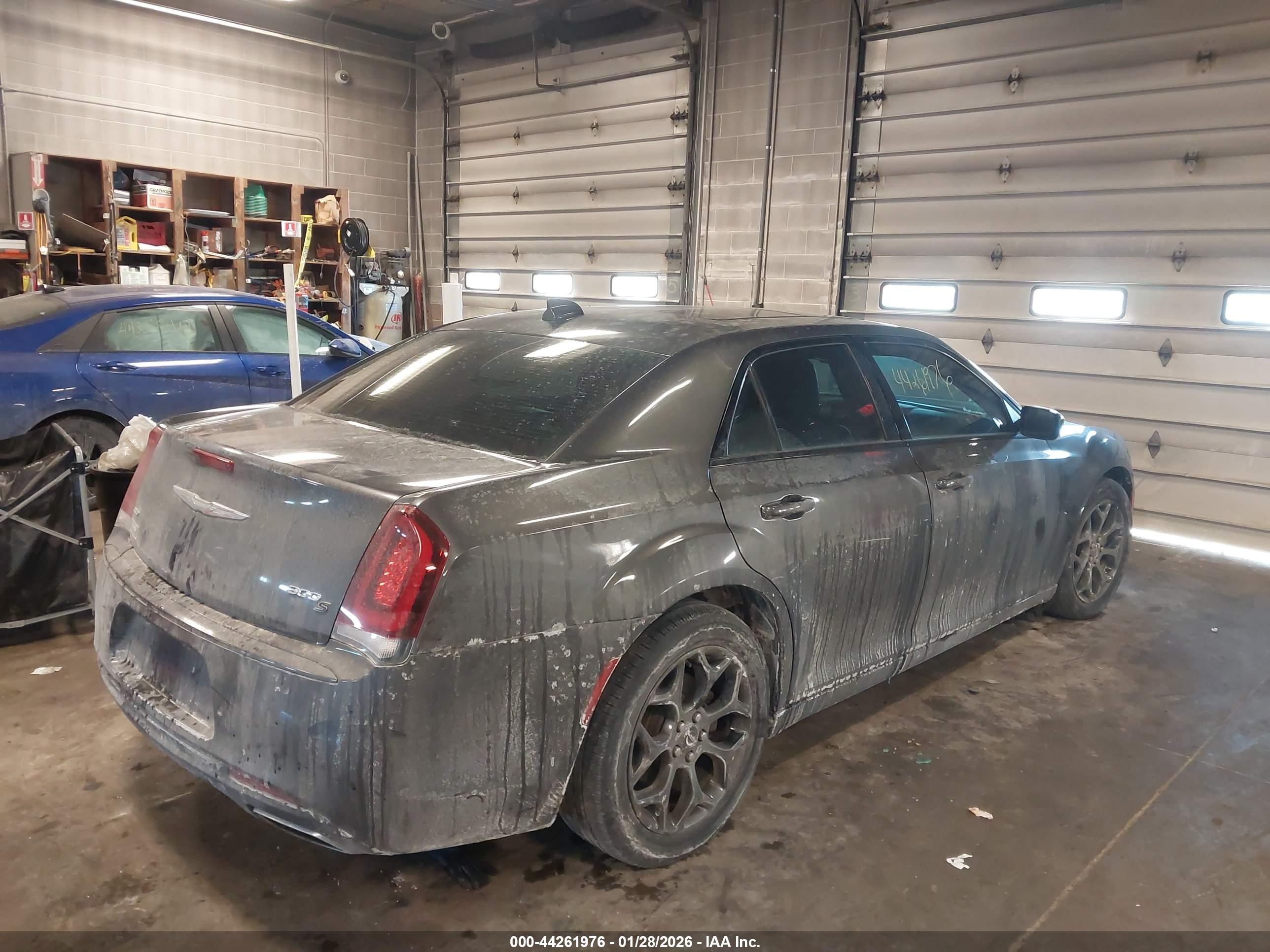 CHRYSLER 300 image 4