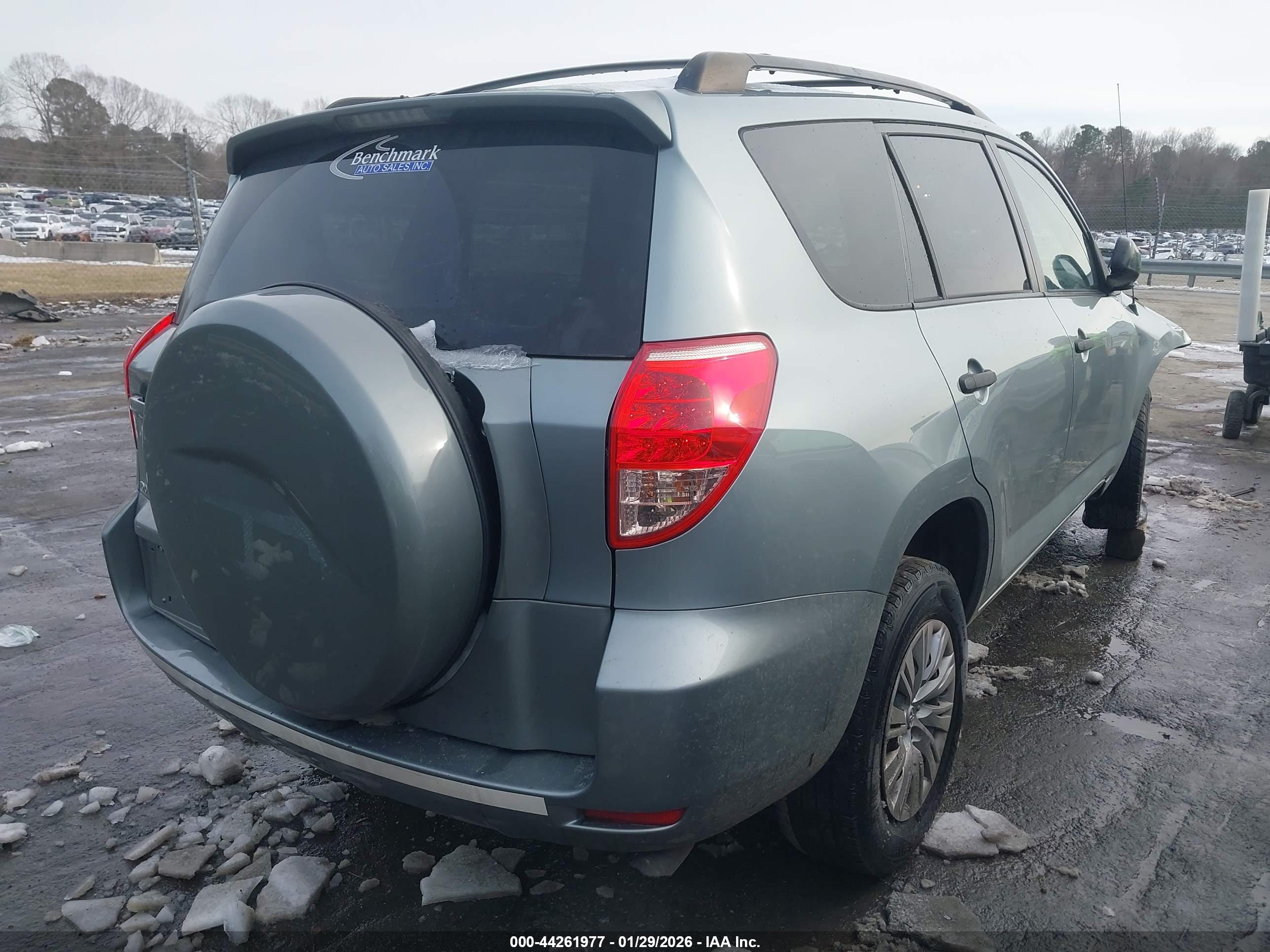 TOYOTA RAV4 image 4