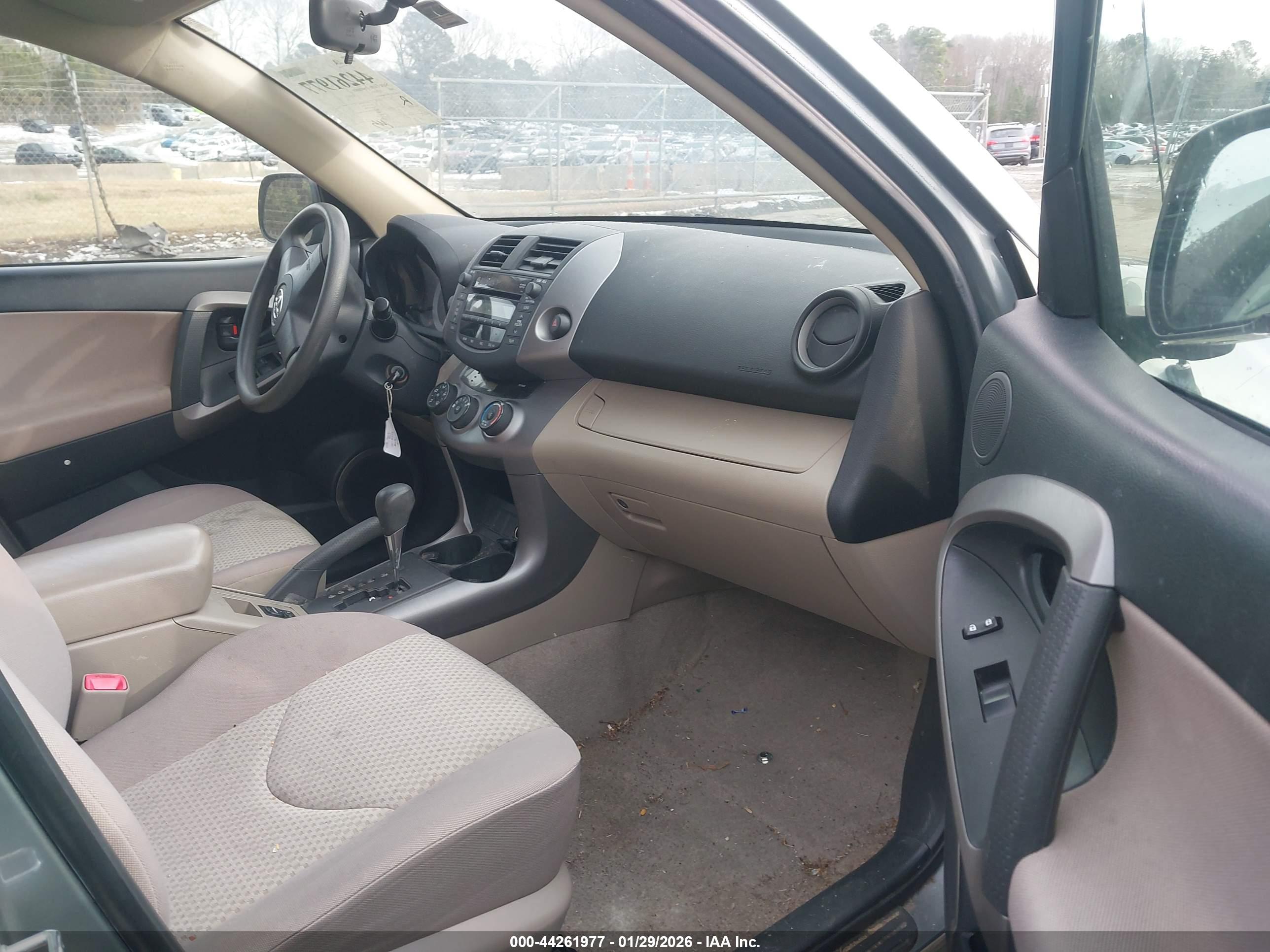 TOYOTA RAV4 image 5