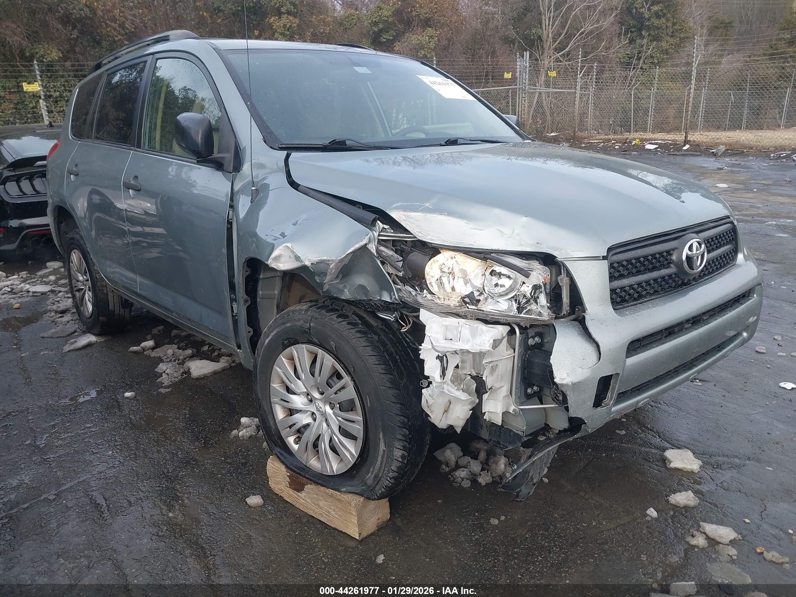 TOYOTA RAV4 image 6