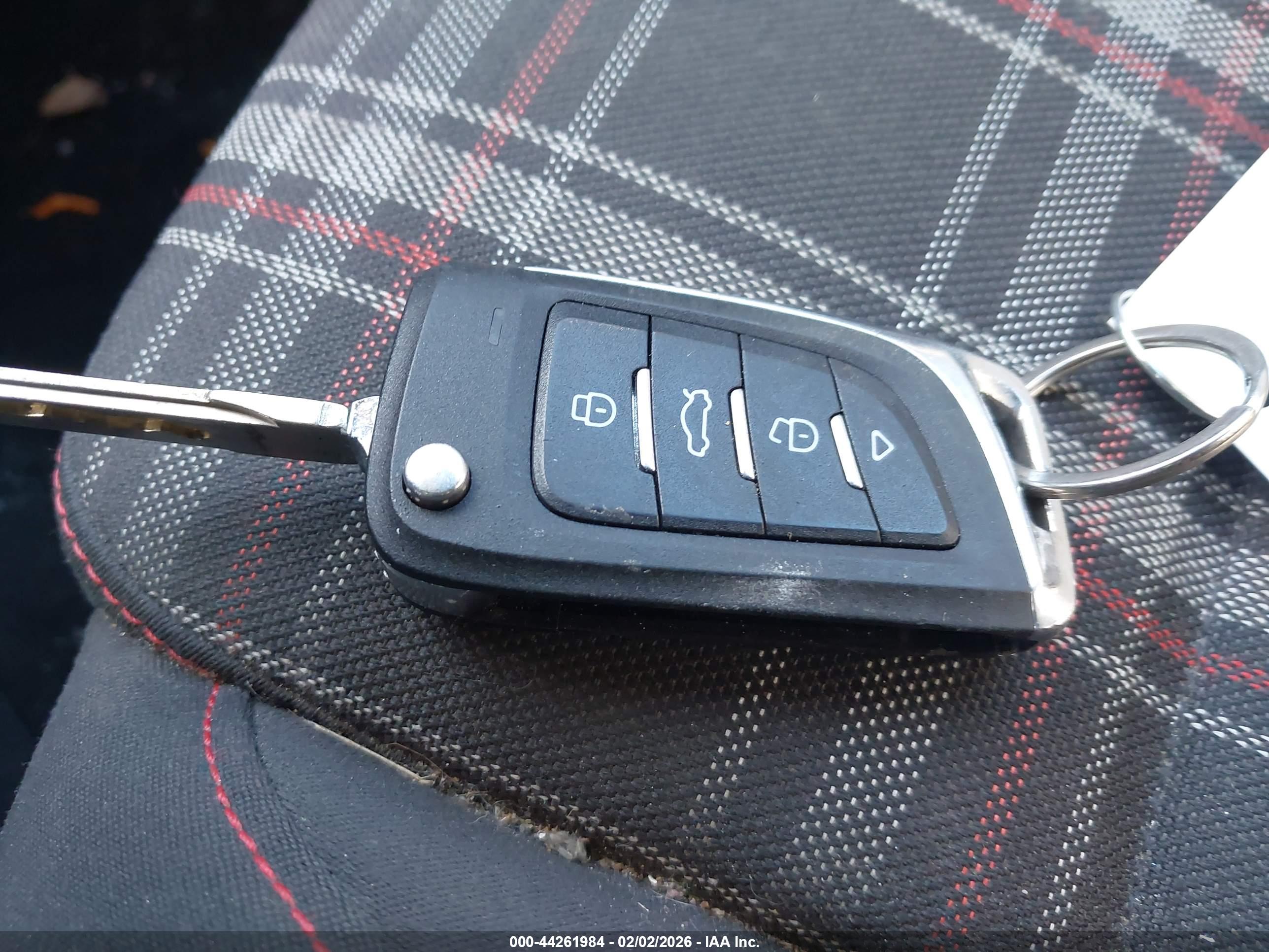 VOLKSWAGEN GTI image 11