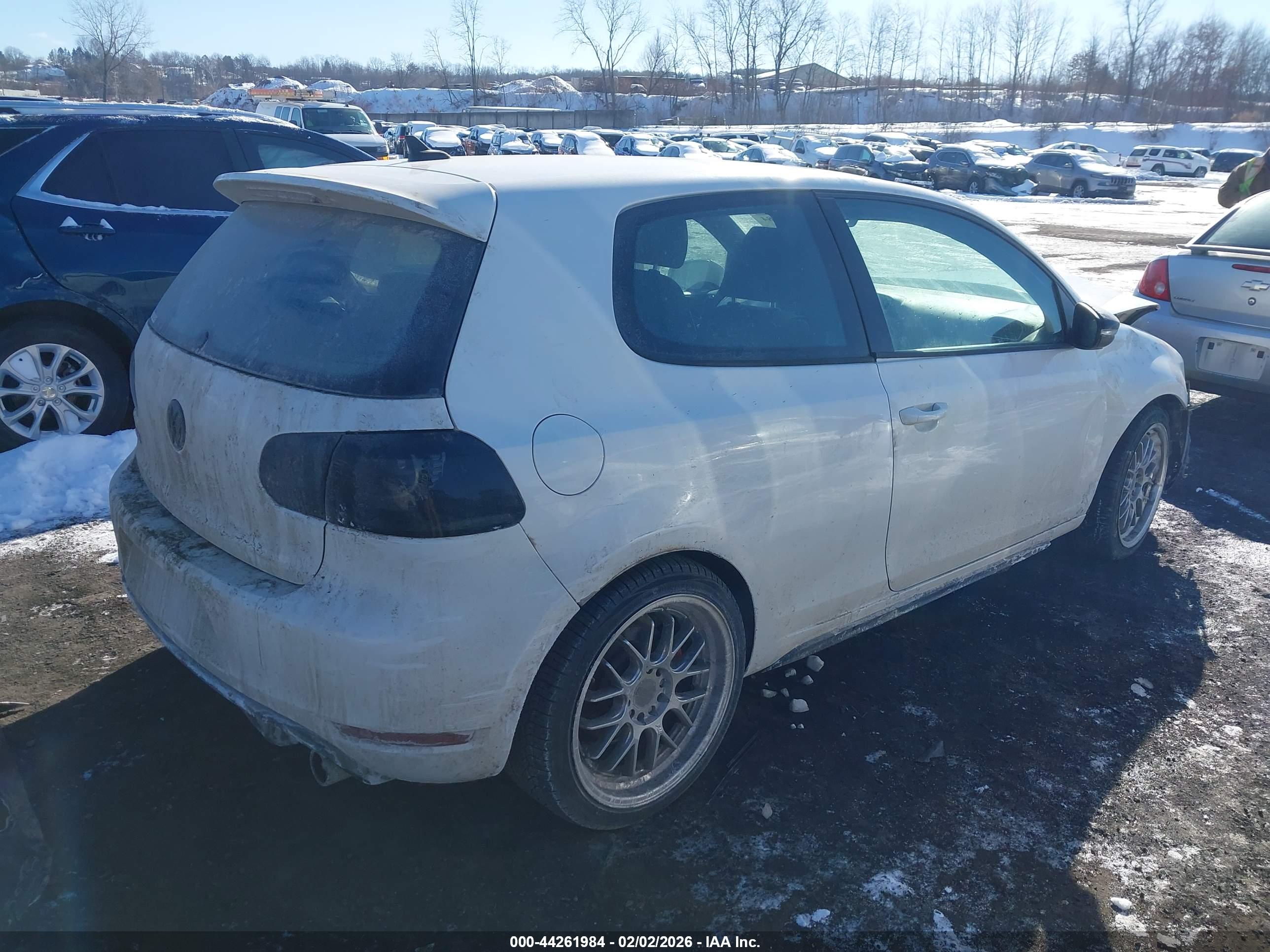 VOLKSWAGEN GTI image 4