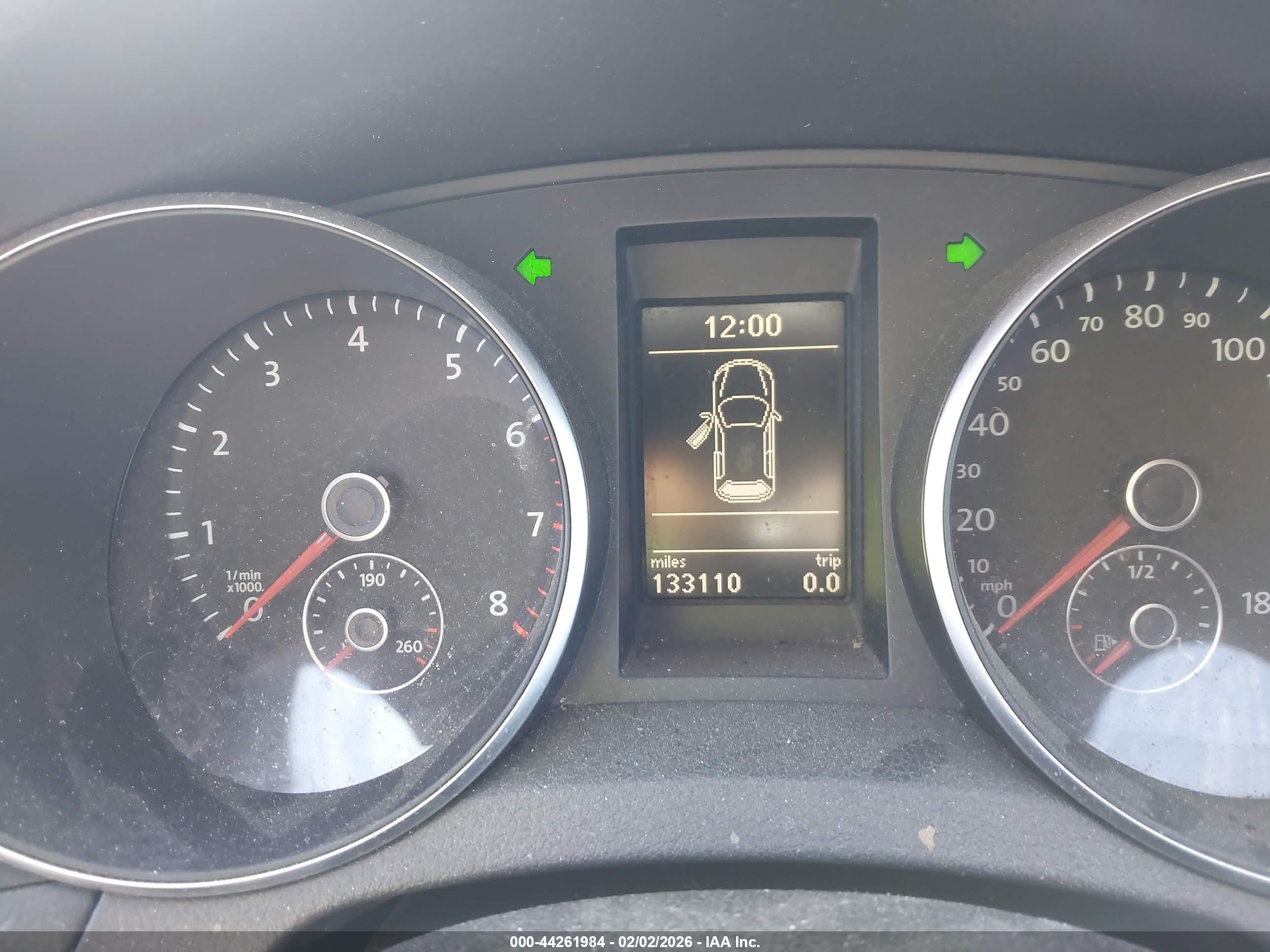 VOLKSWAGEN GTI image 7