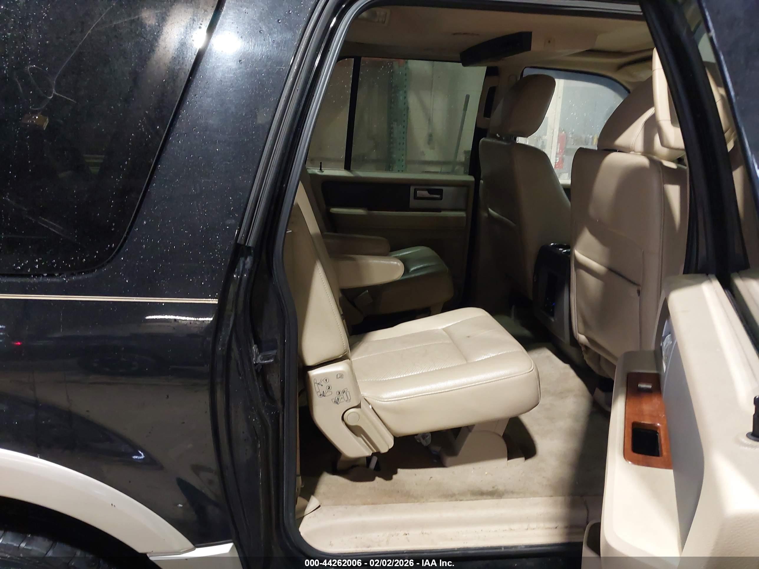 FORD EXPEDITION image 8