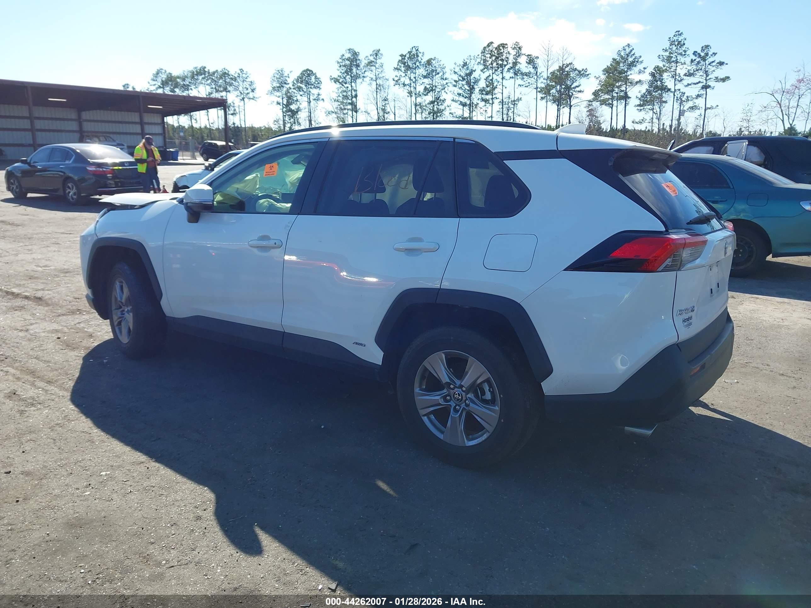 TOYOTA RAV4 image 3