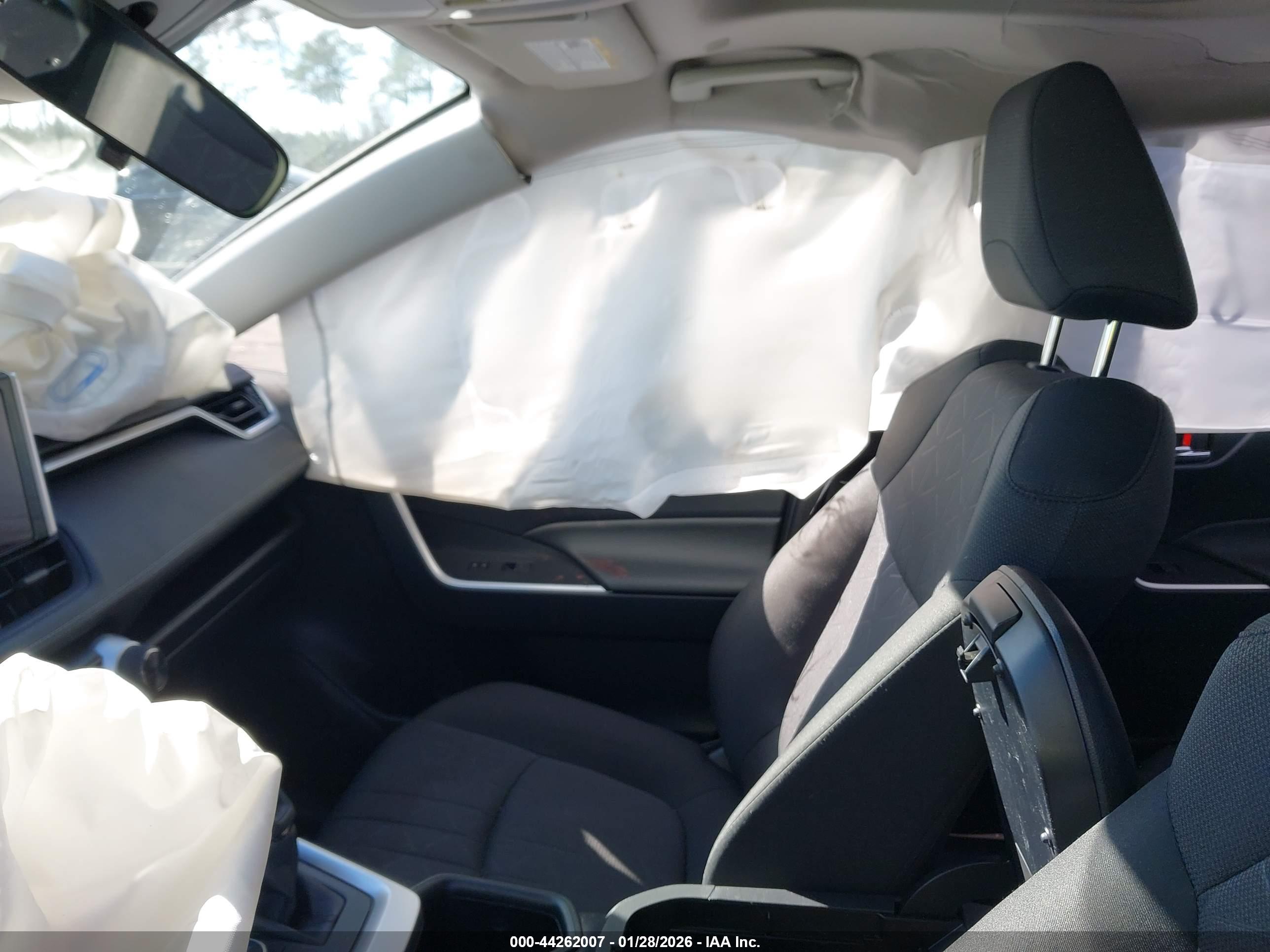 TOYOTA RAV4 image 5