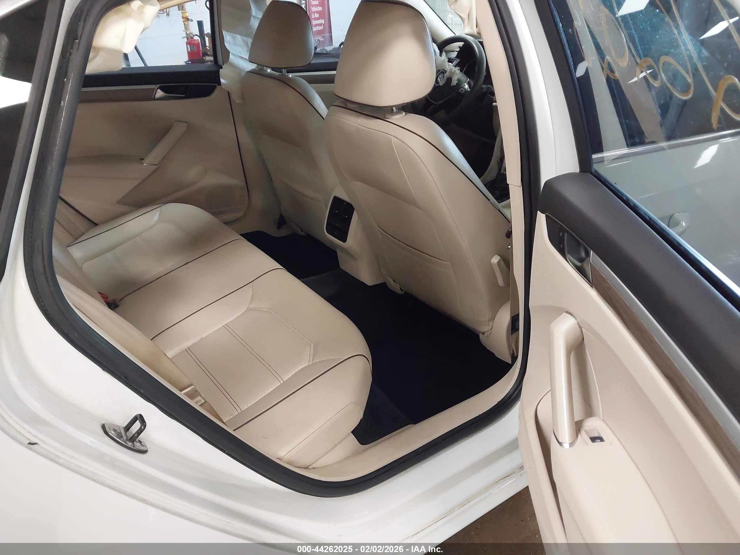 VOLKSWAGEN PASSAT image 8