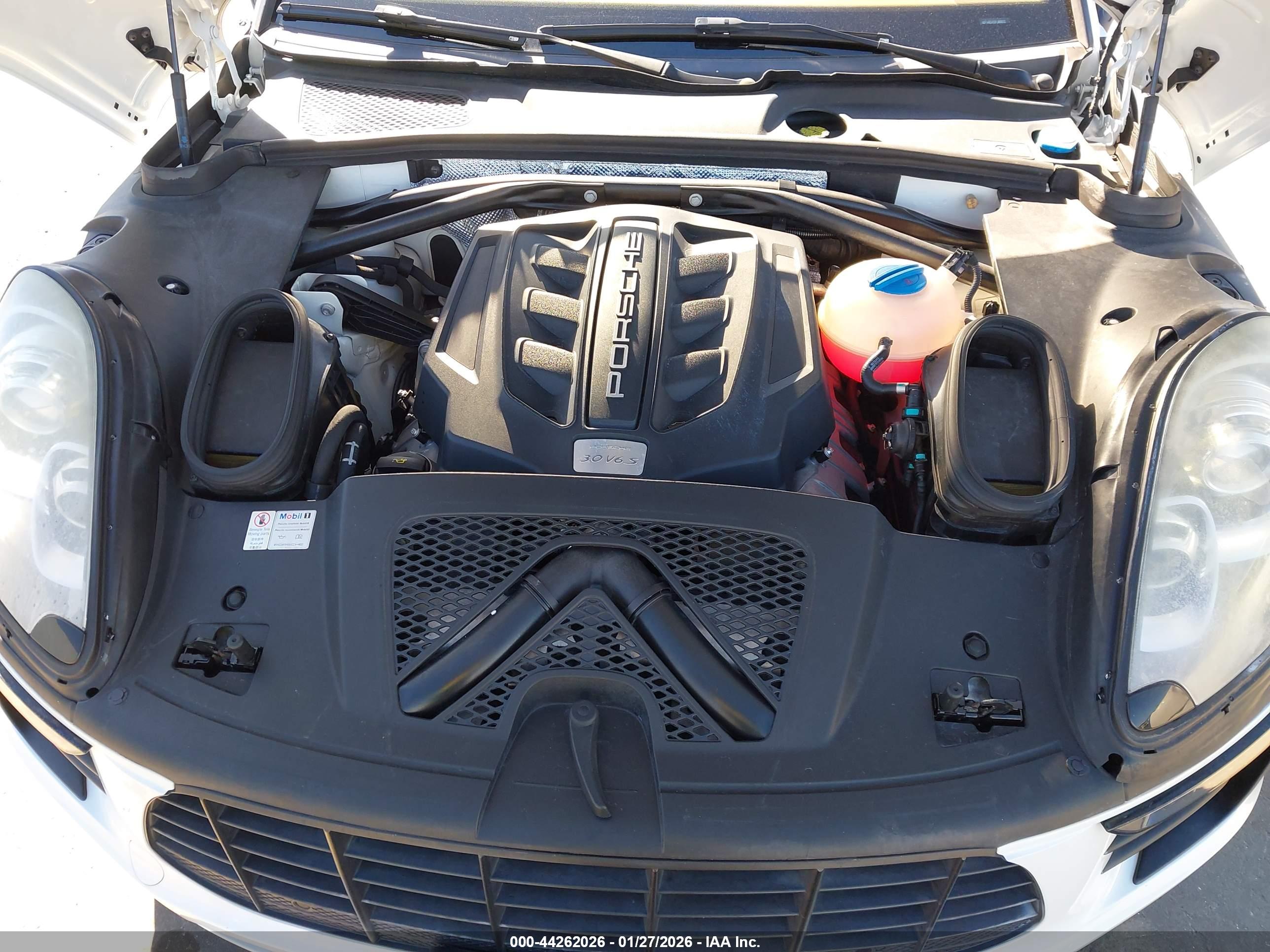 PORSCHE MACAN image 10