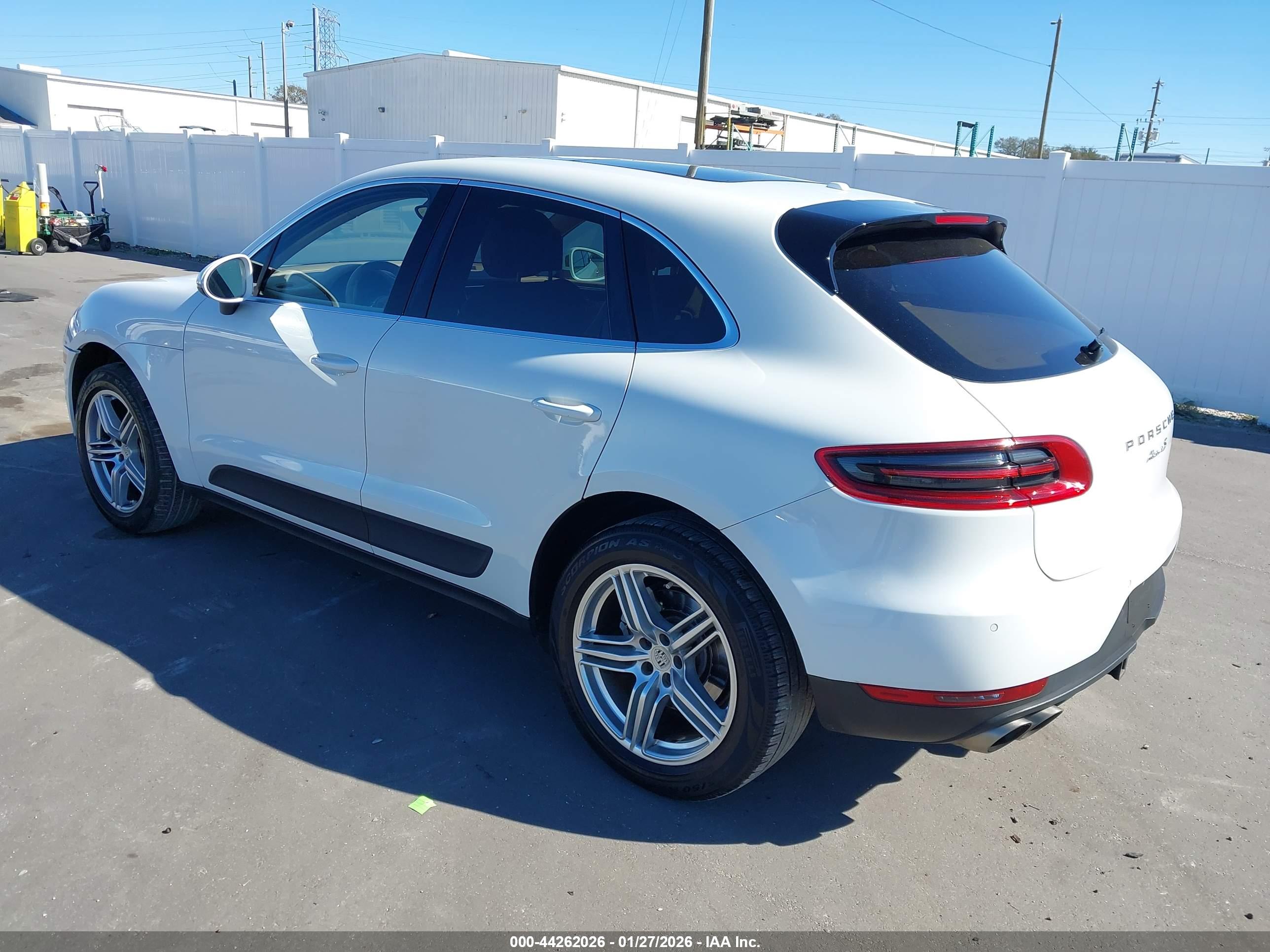 PORSCHE MACAN image 3