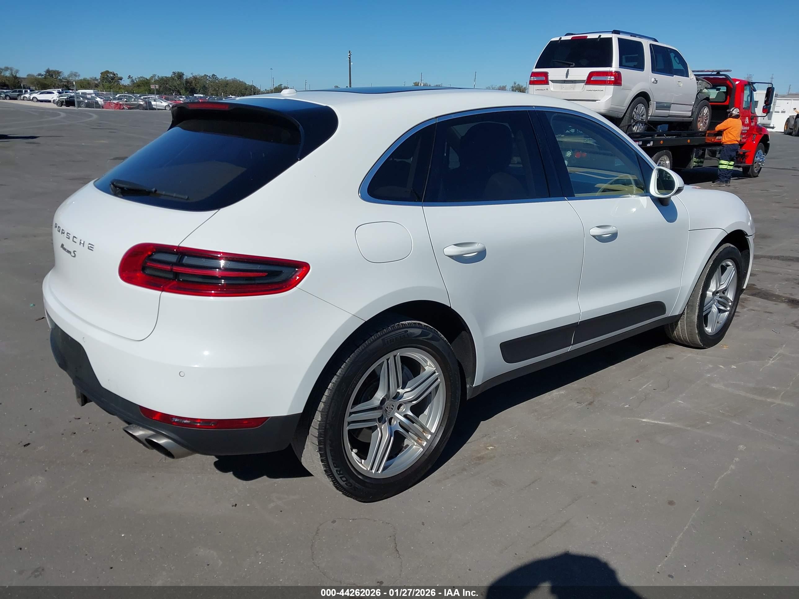 PORSCHE MACAN image 4