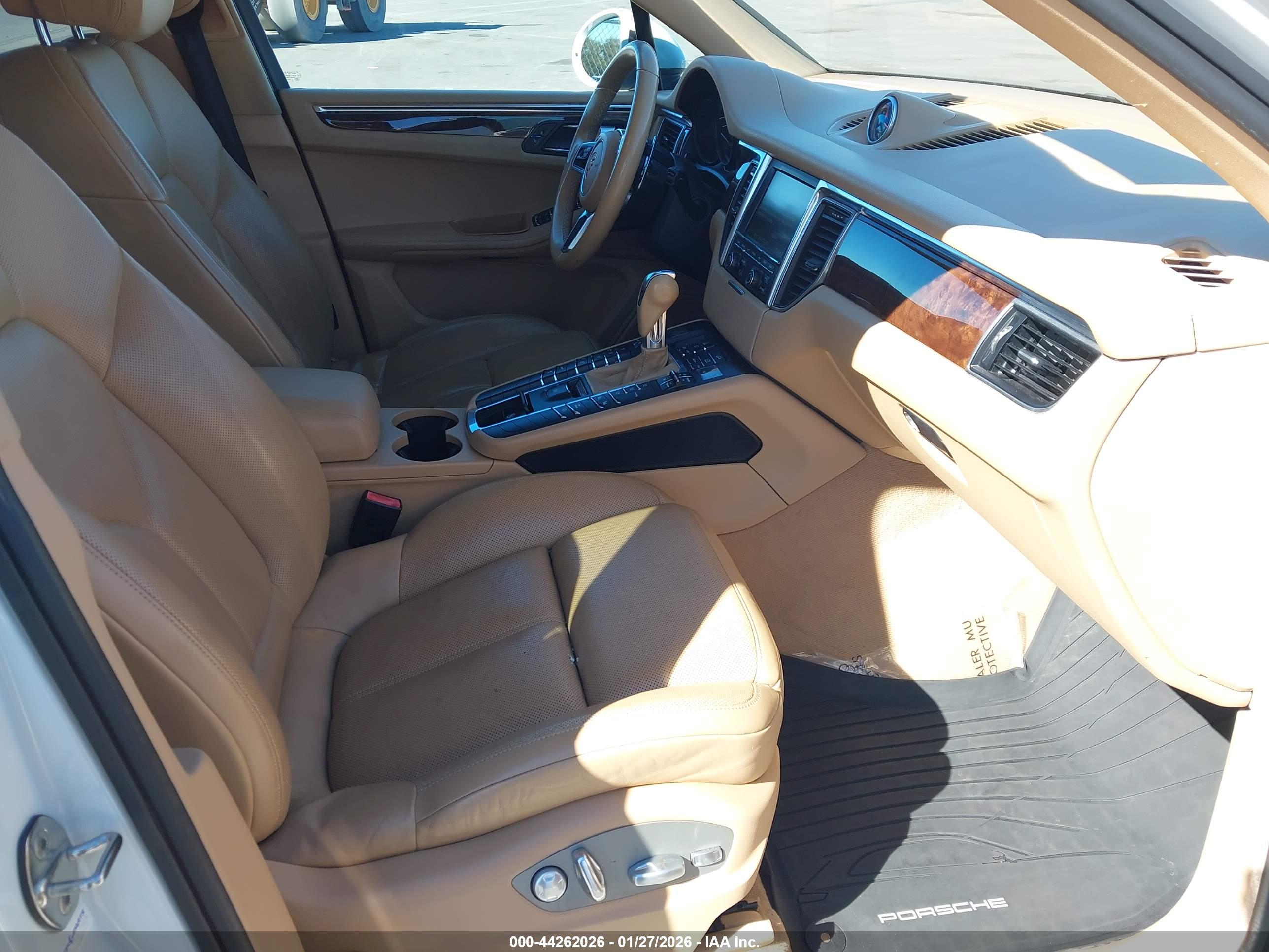 PORSCHE MACAN image 5