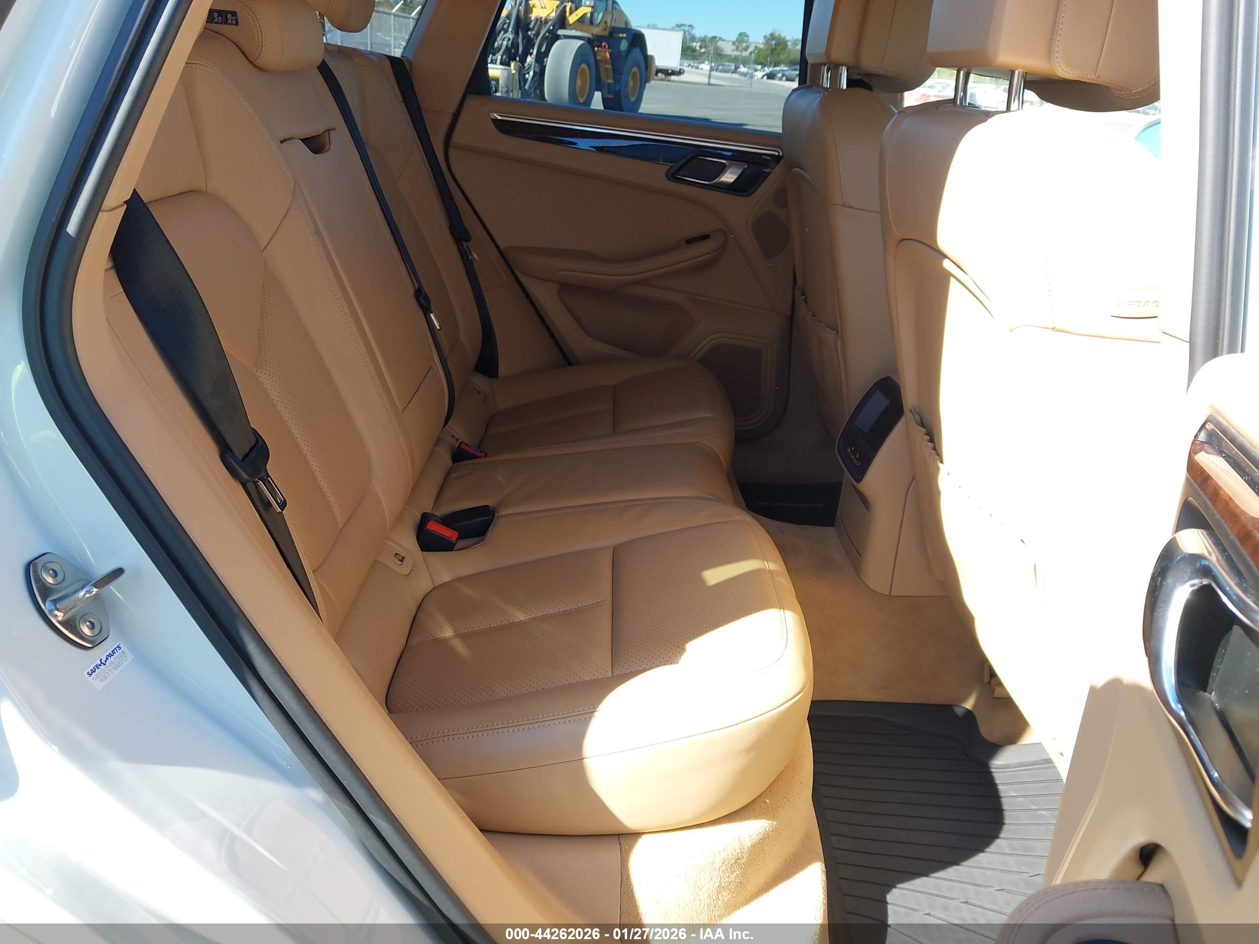 PORSCHE MACAN image 8