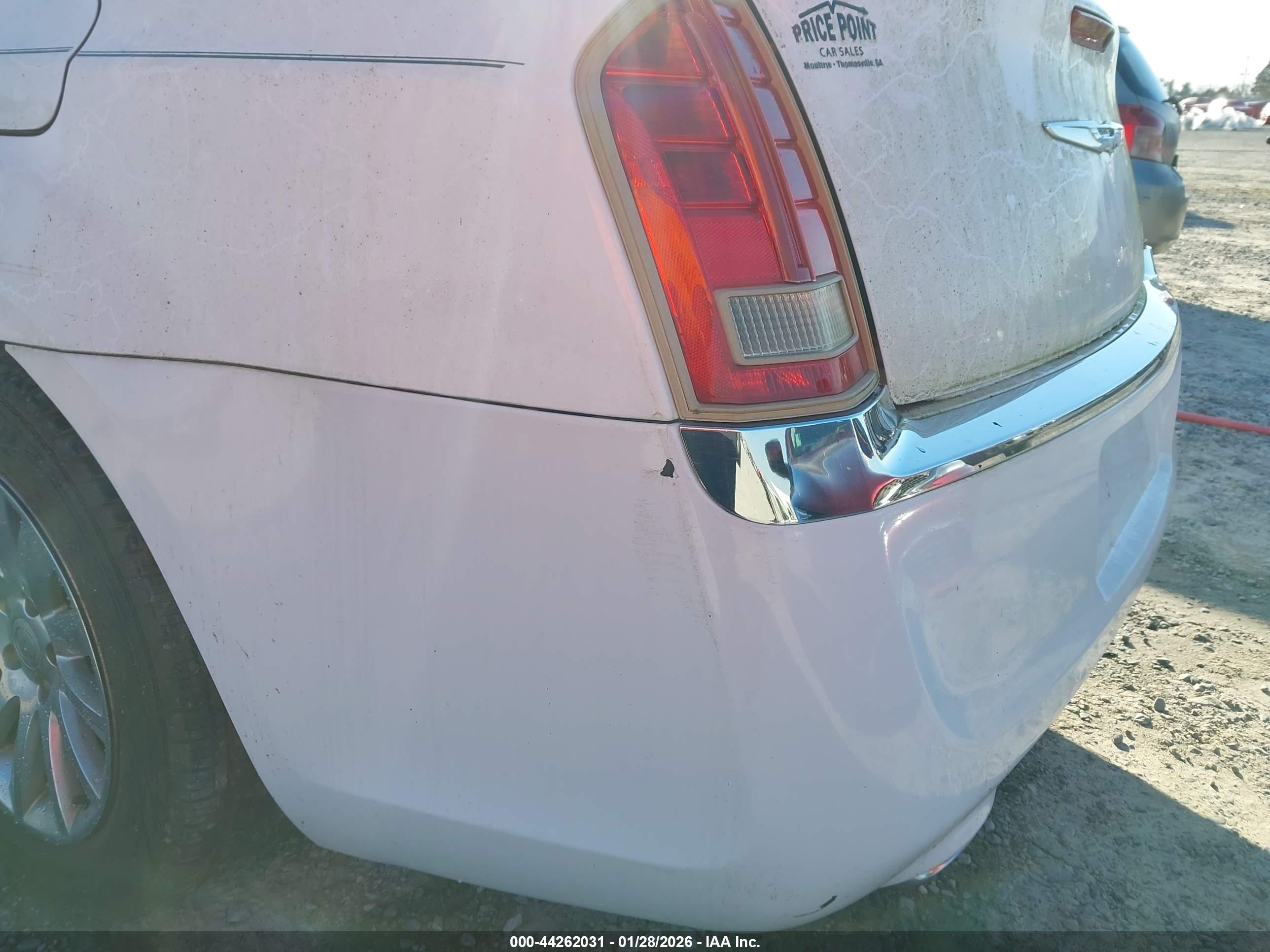CHRYSLER 300 image 6