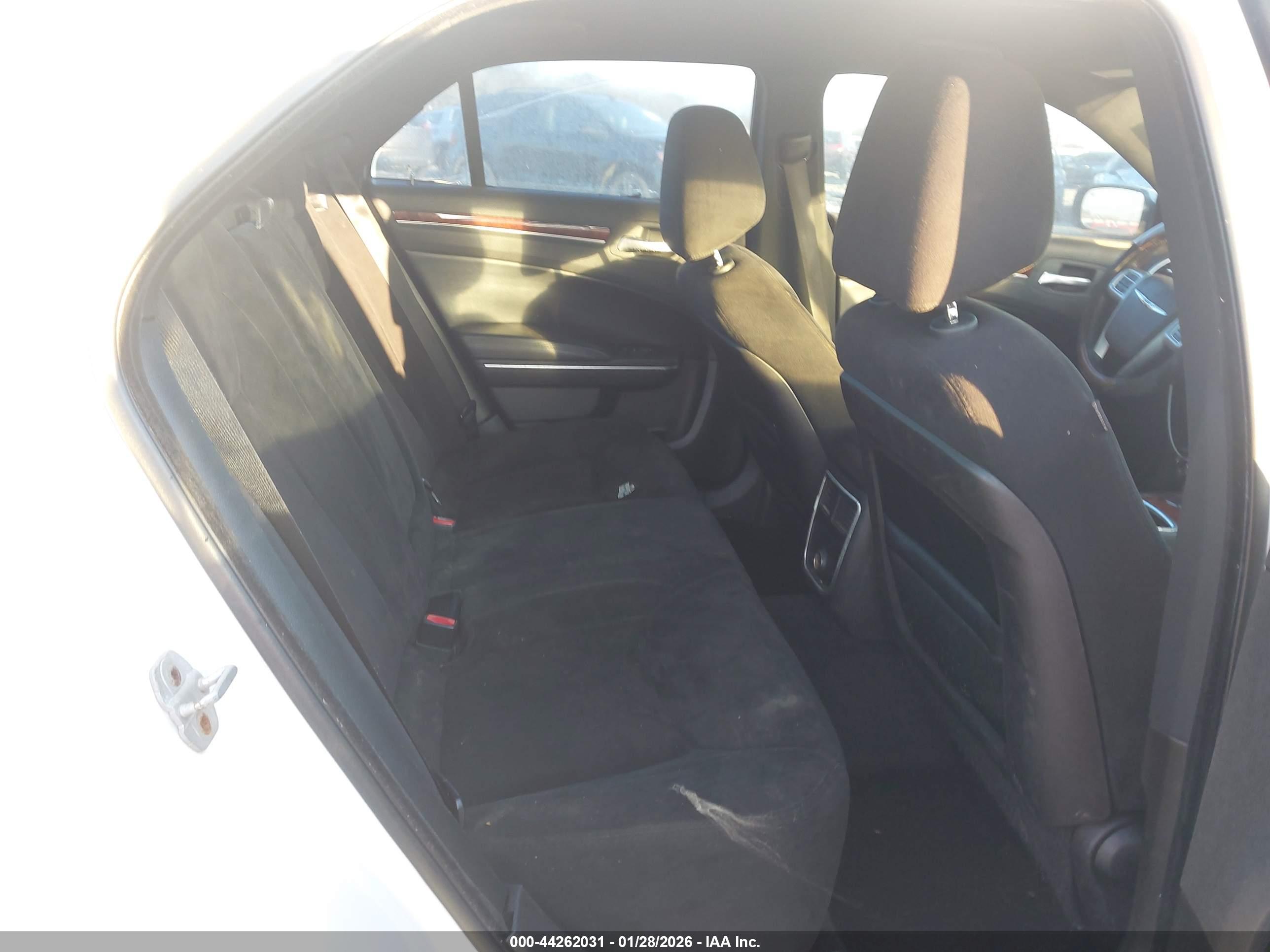 CHRYSLER 300 image 8