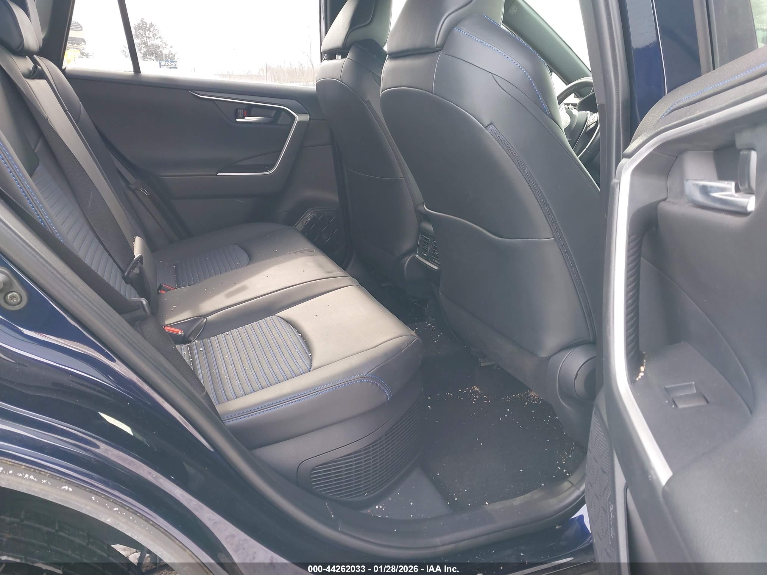 TOYOTA RAV4 image 8
