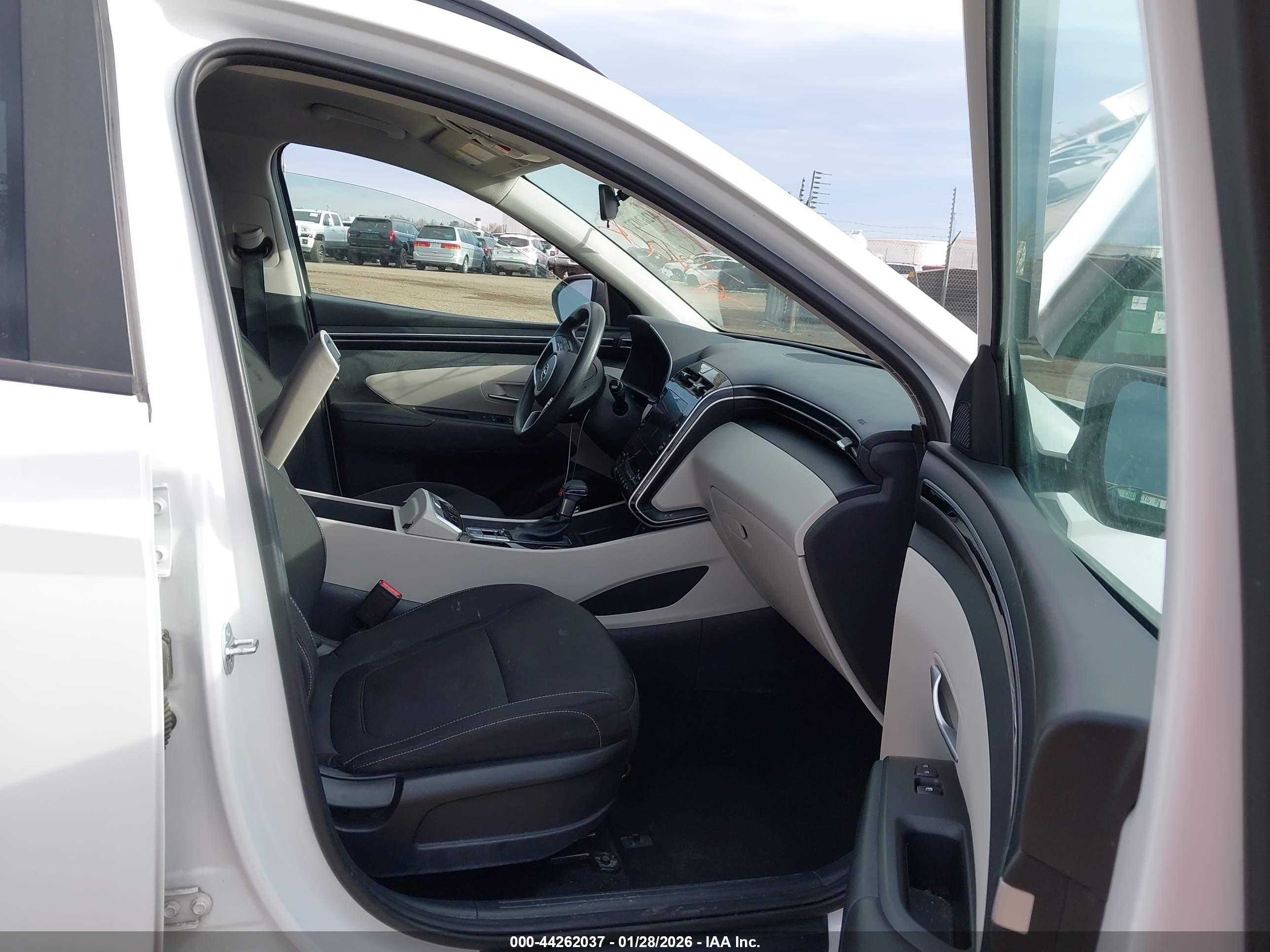 HYUNDAI TUCSON image 5
