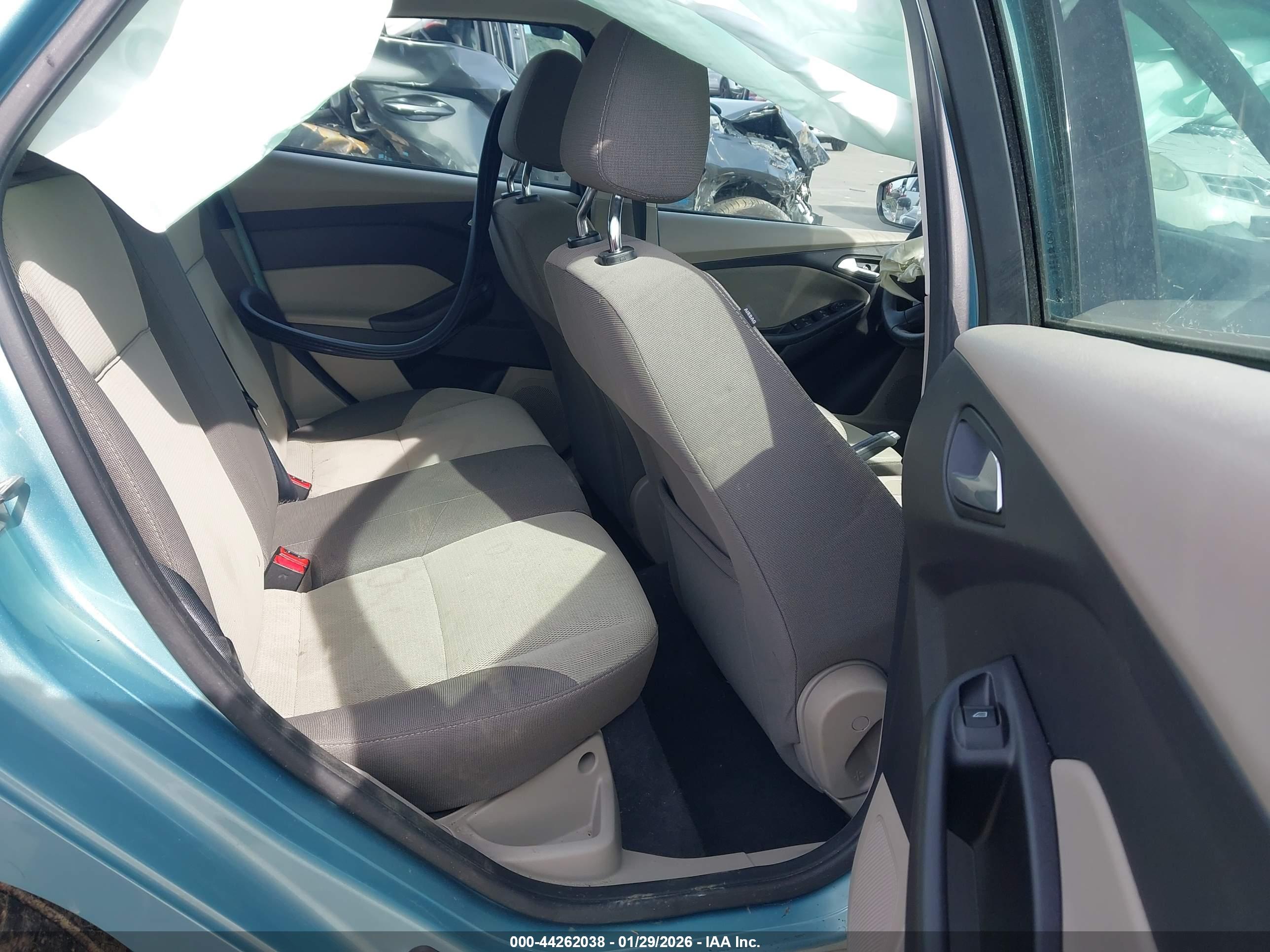 FORD FOCUS image 8