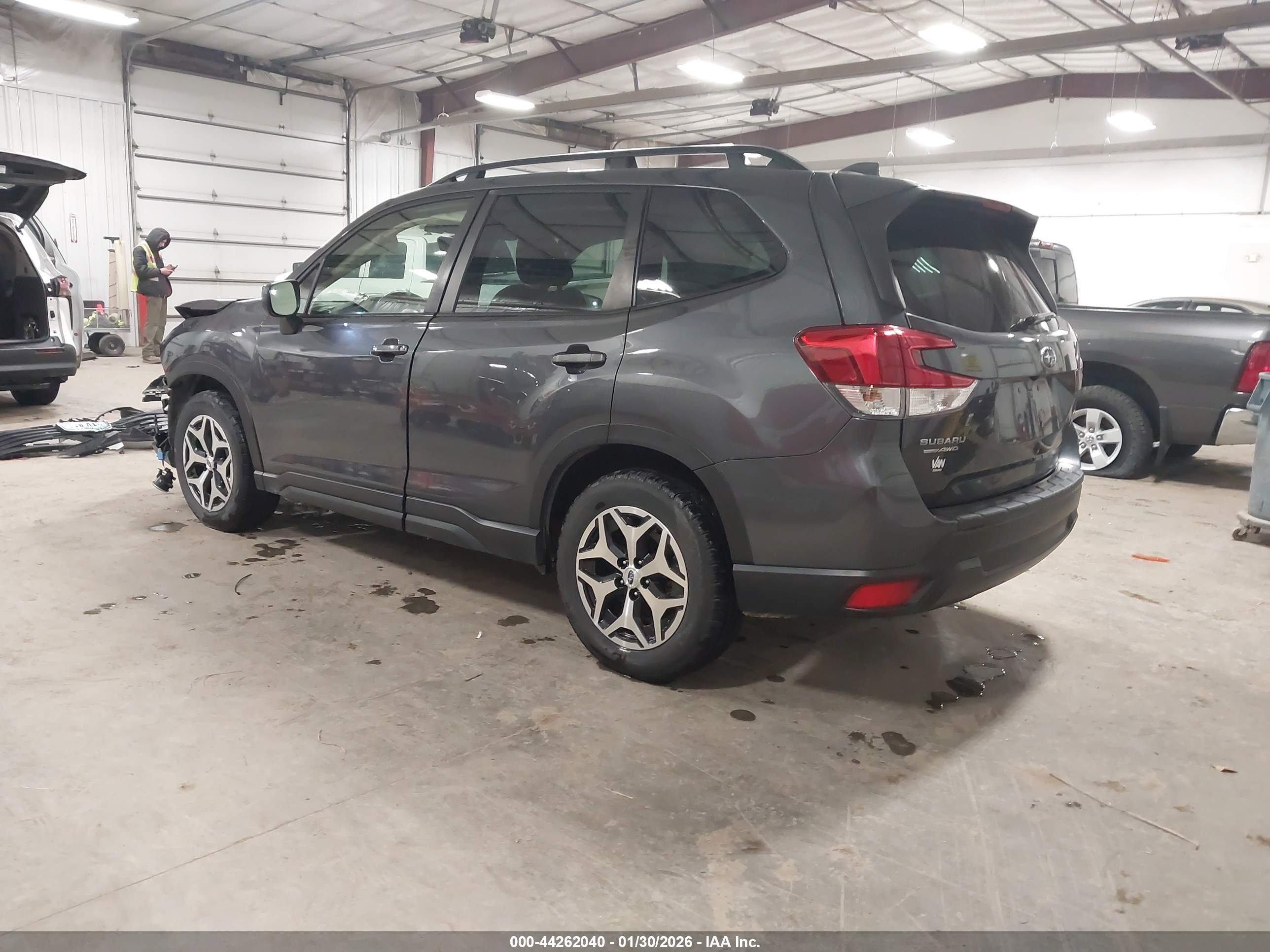 SUBARU FORESTER image 3