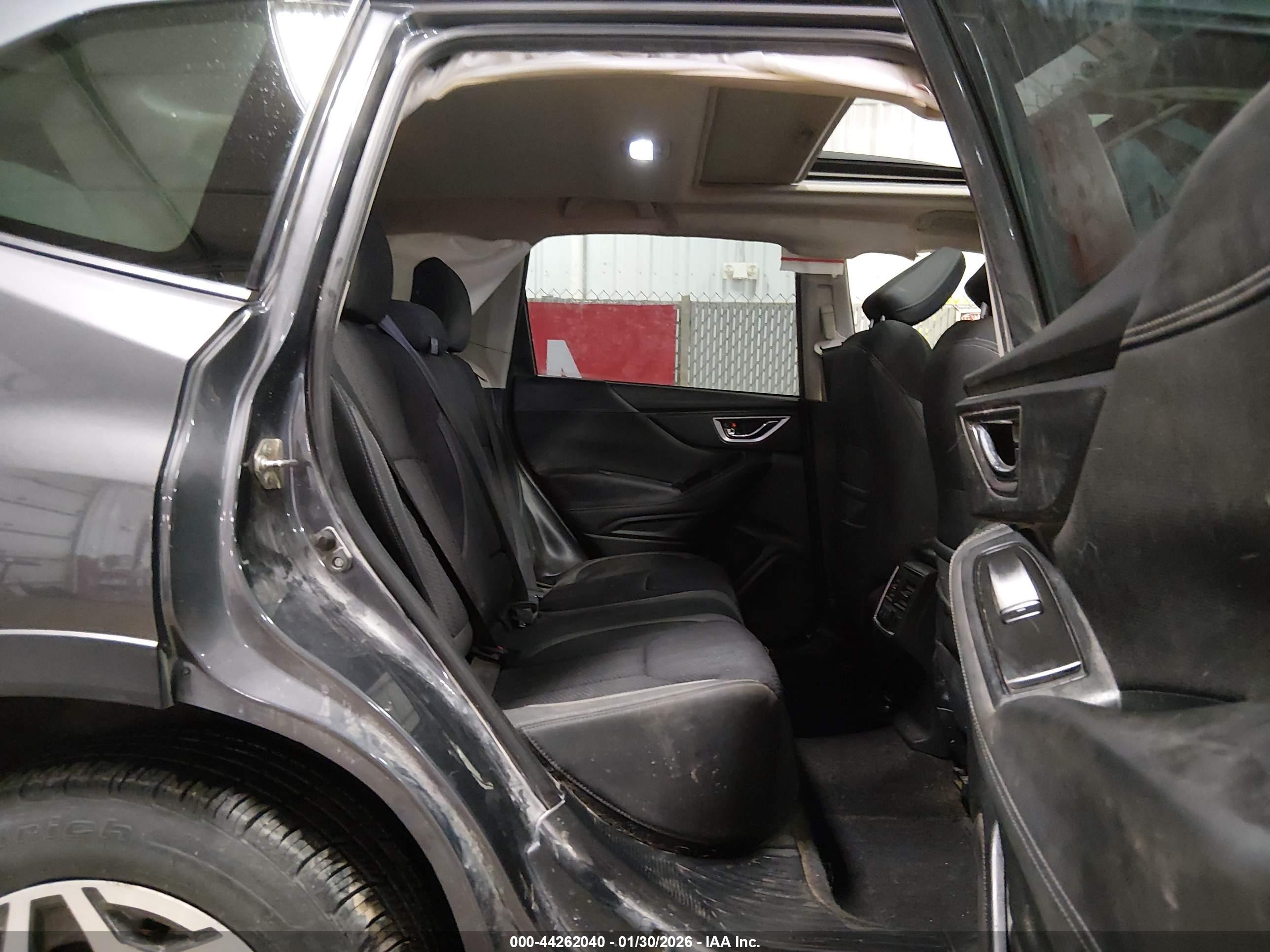 SUBARU FORESTER image 8
