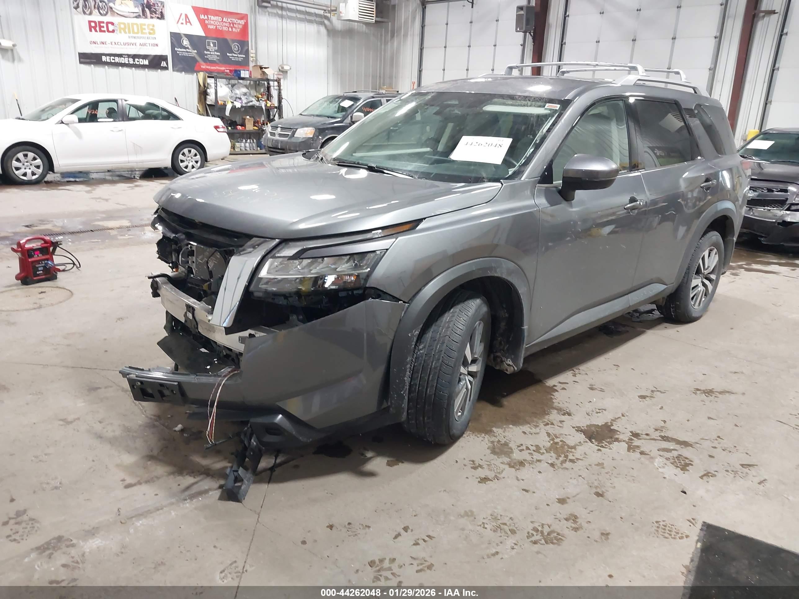 NISSAN PATHFINDER image 2