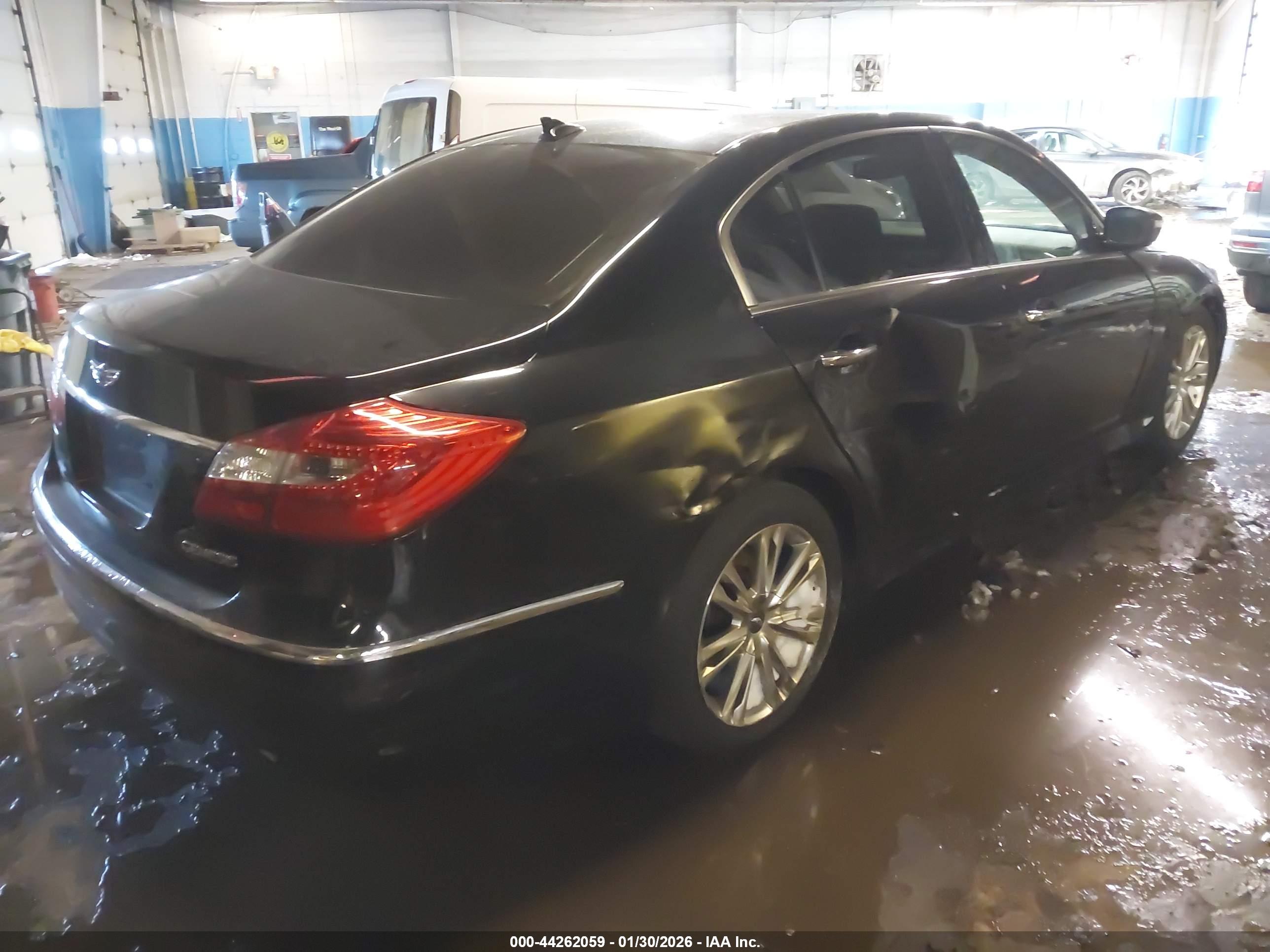 HYUNDAI GENESIS image 4