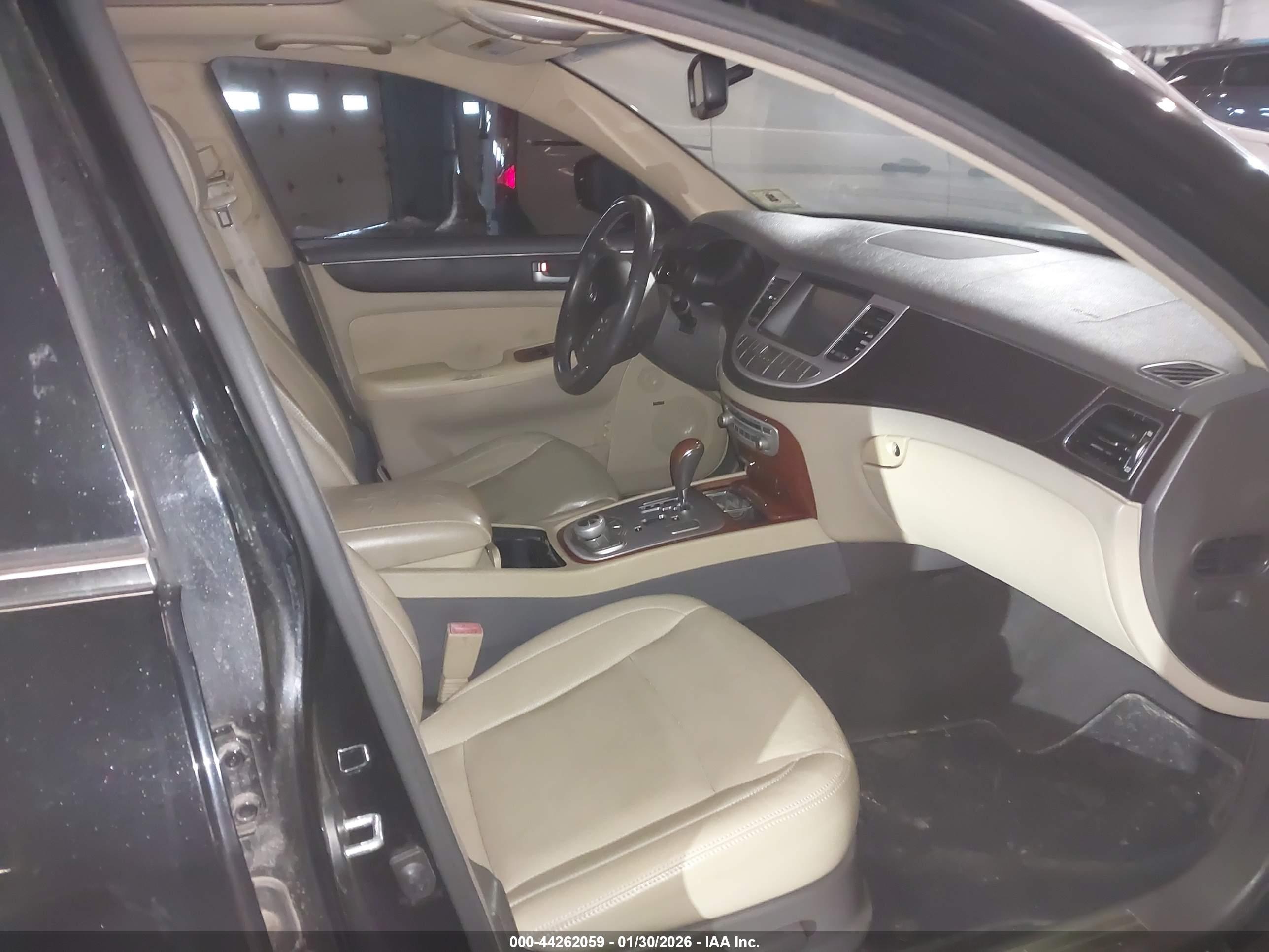 HYUNDAI GENESIS image 5